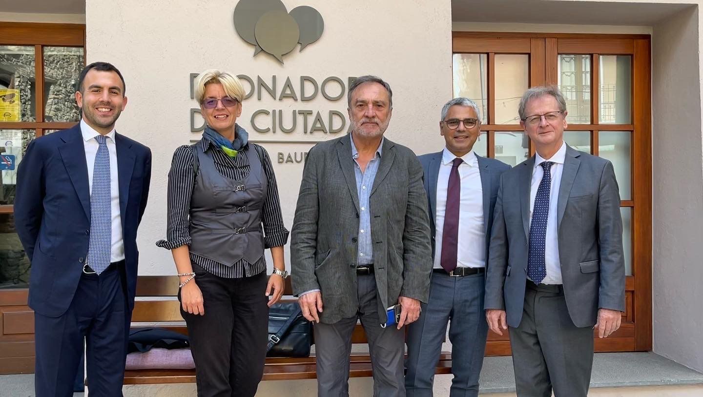 El Raonador del Ciutadà, Marc Vila, amb la delegació de la Comissió de Venècia.