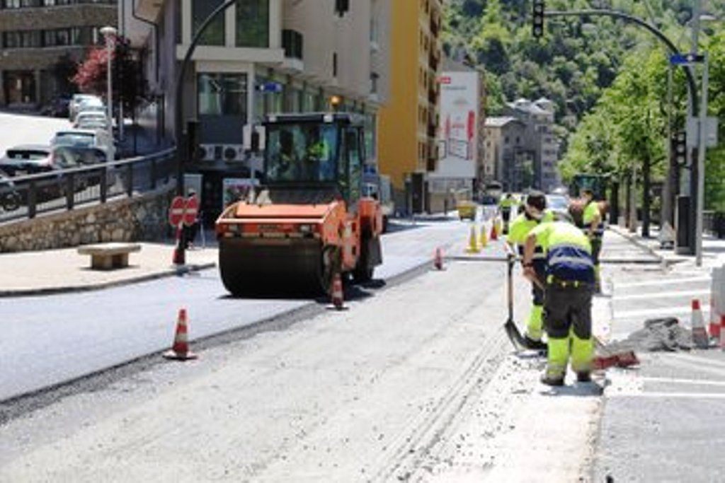 Treballs aquest divendres a l'avinguda Francesc Cairat.