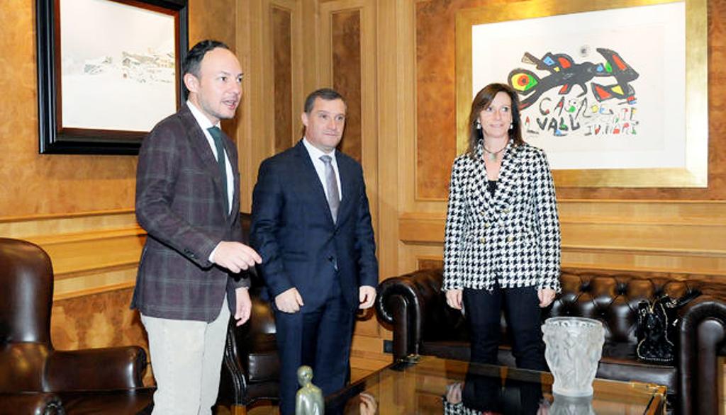 Els cònsols de Sant Julià en una reunió amb el cap de Govern.