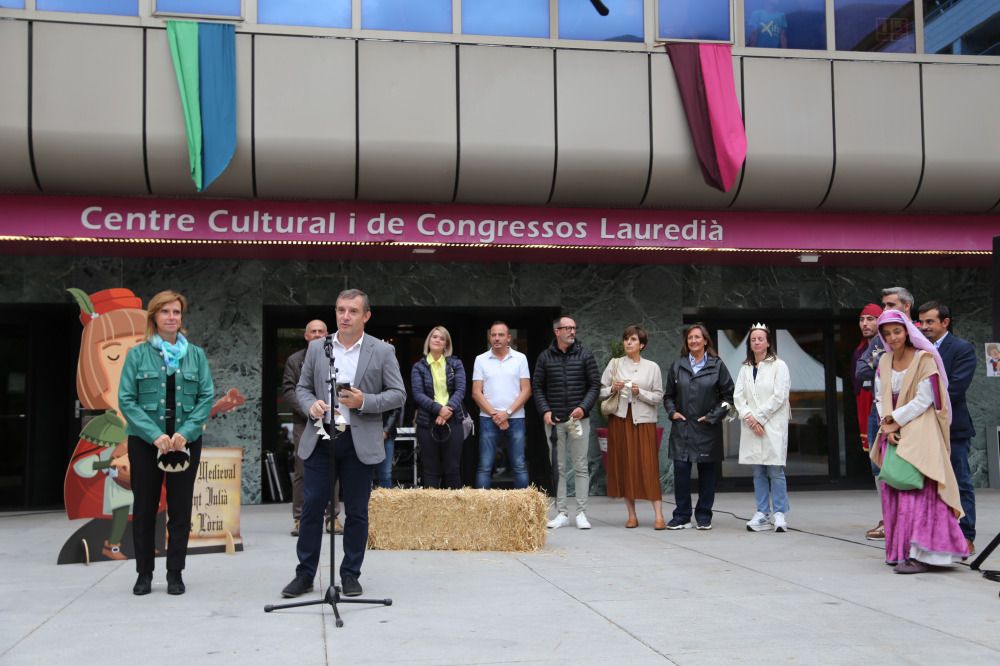 El cònsol major, Josep Majoral inaugura la Vila Medieval.