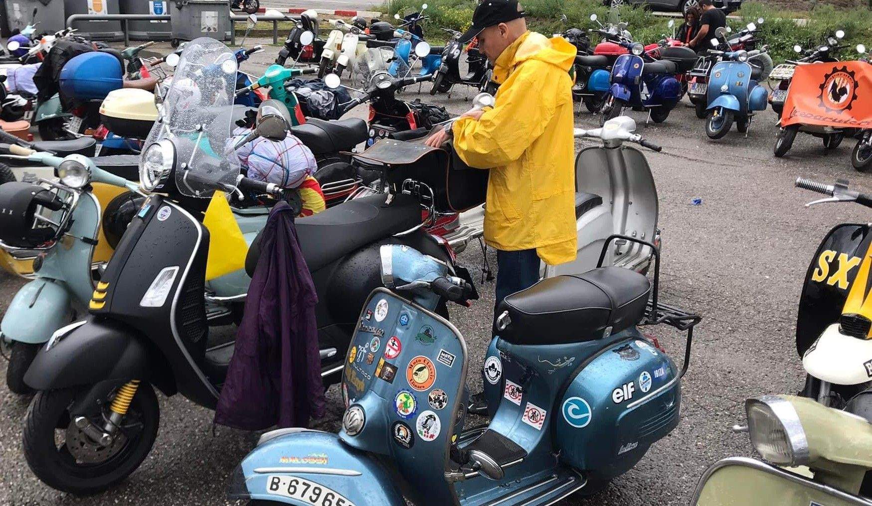 Alguns dels escúters participants.