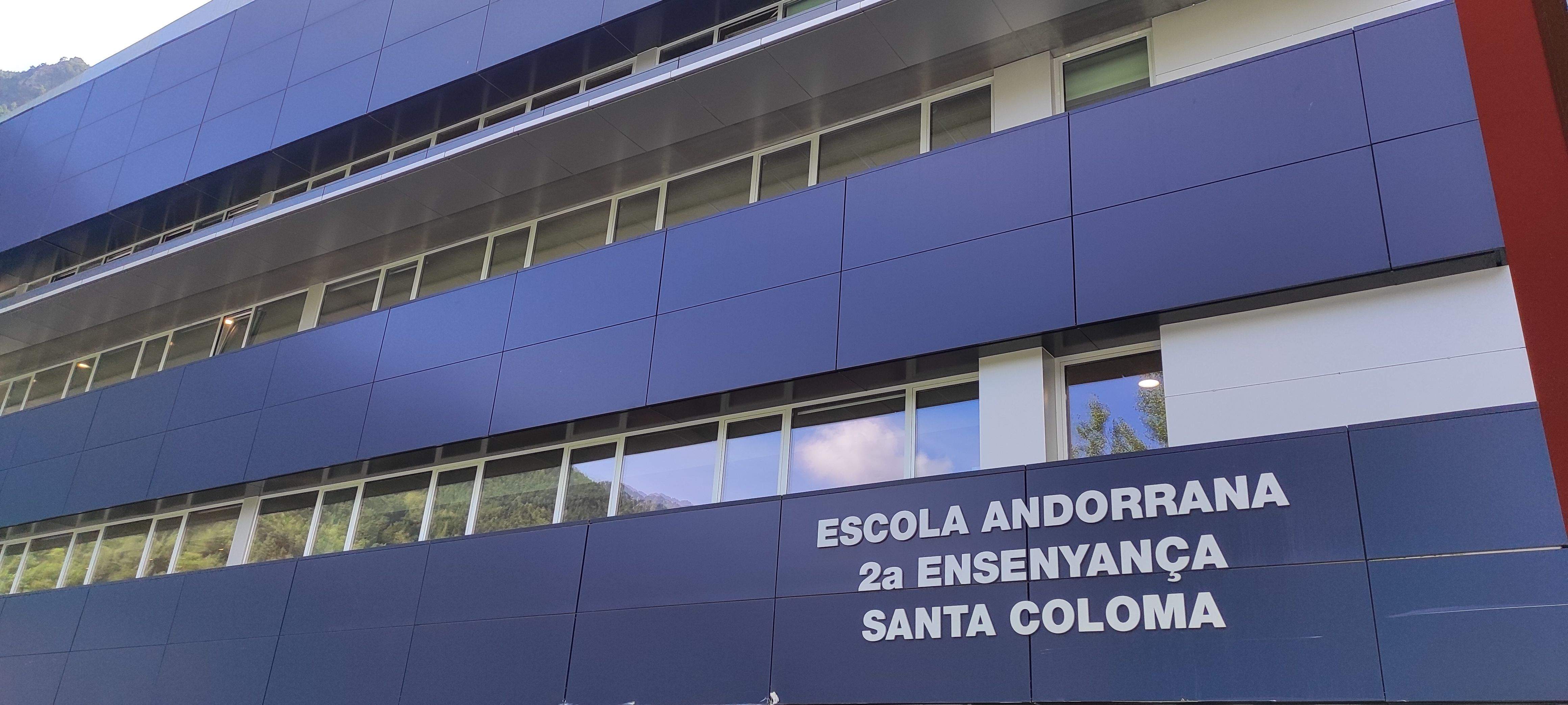 Una imatge de la façana del centre educatiu.