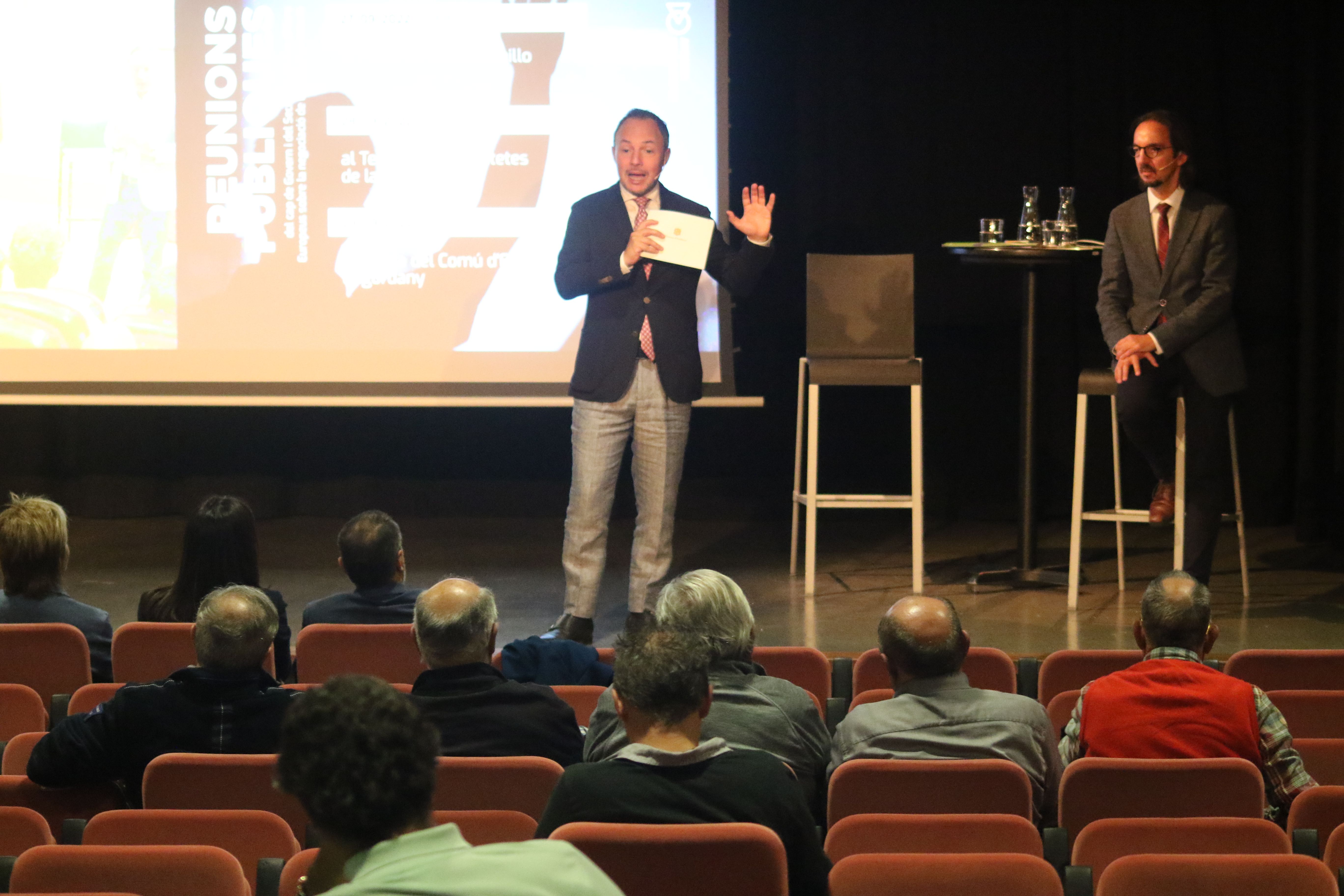 Espot i Riba han exposat detalls de la negociació amb la UE davant tot just una trentena de persones. Espot i Riba han exposat detalls de la negociació amb la UE davant tot just una trentena de persones.