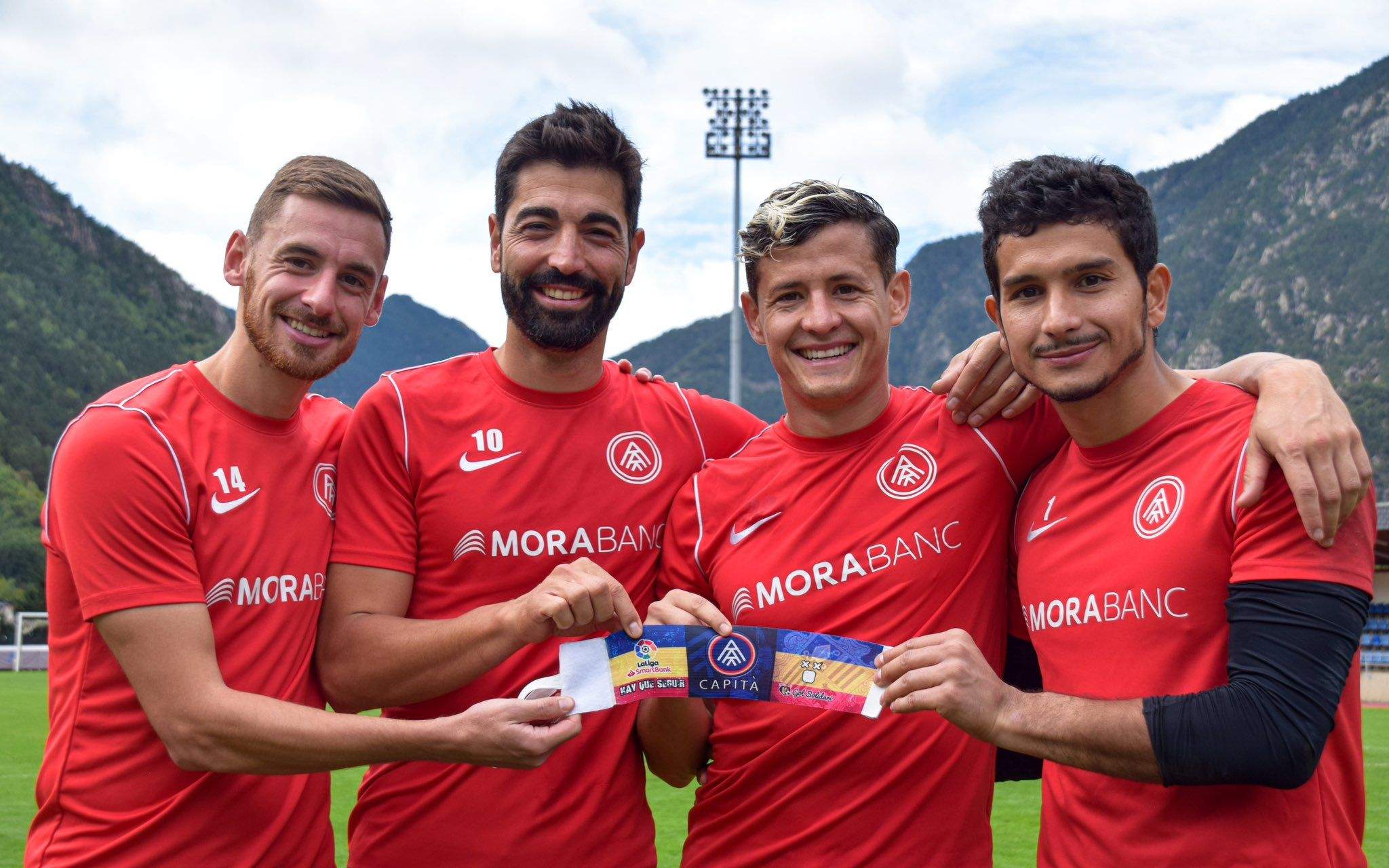 Molina, Carlos, Bover i Ratti, amb el braçalet.