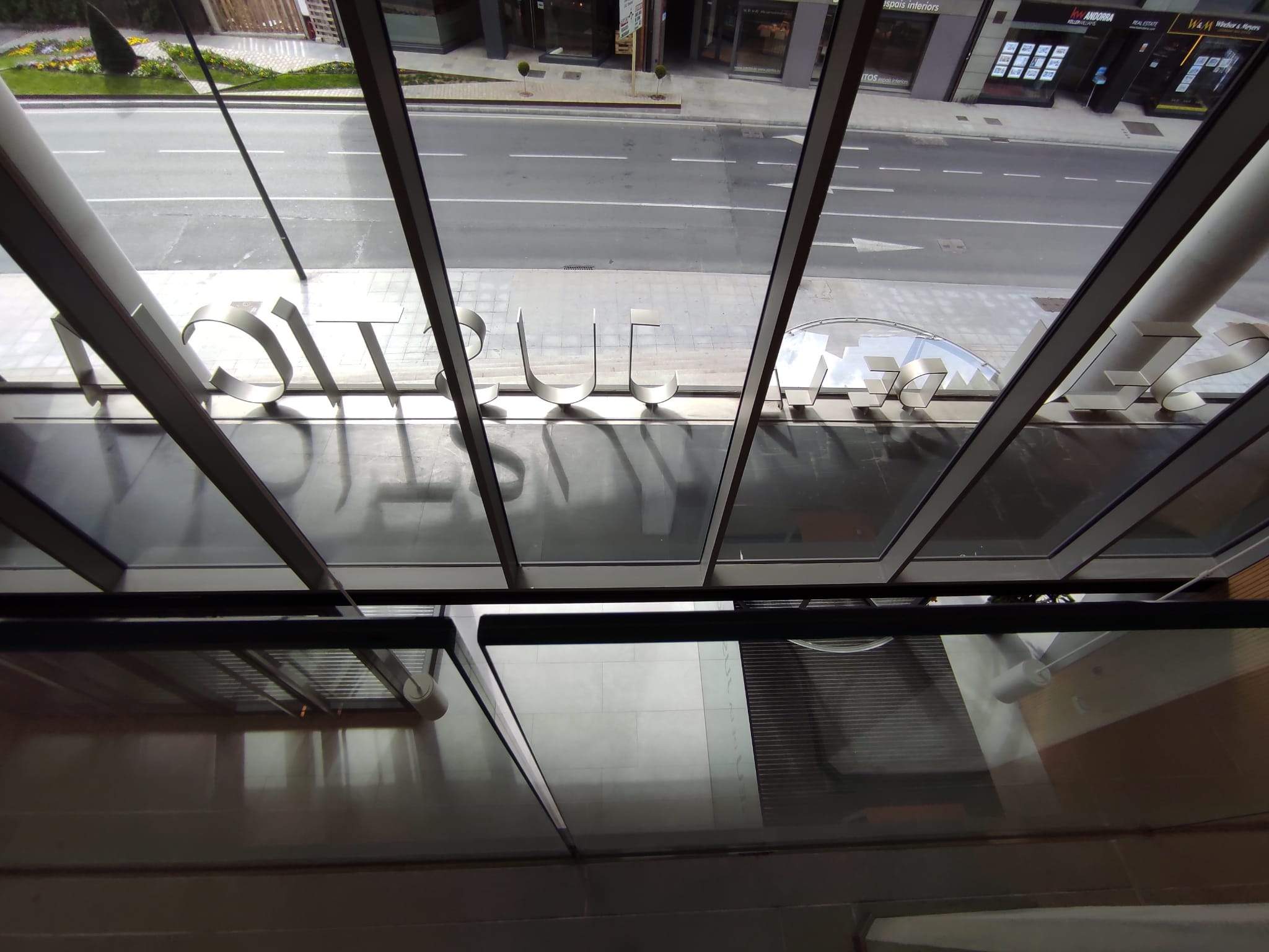 Una imatge de la Seu de la Justícia des del seu interior.