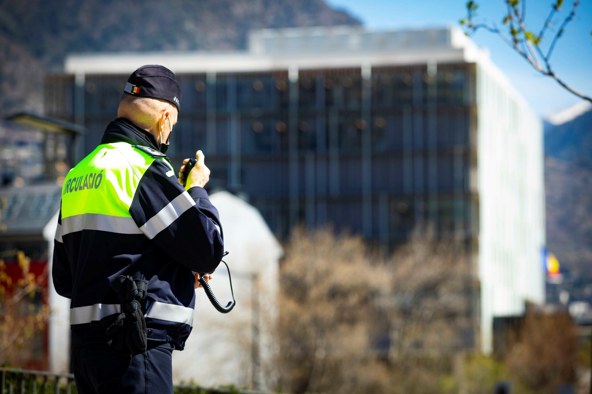 Un agent de circulació a Andorra la Vella.