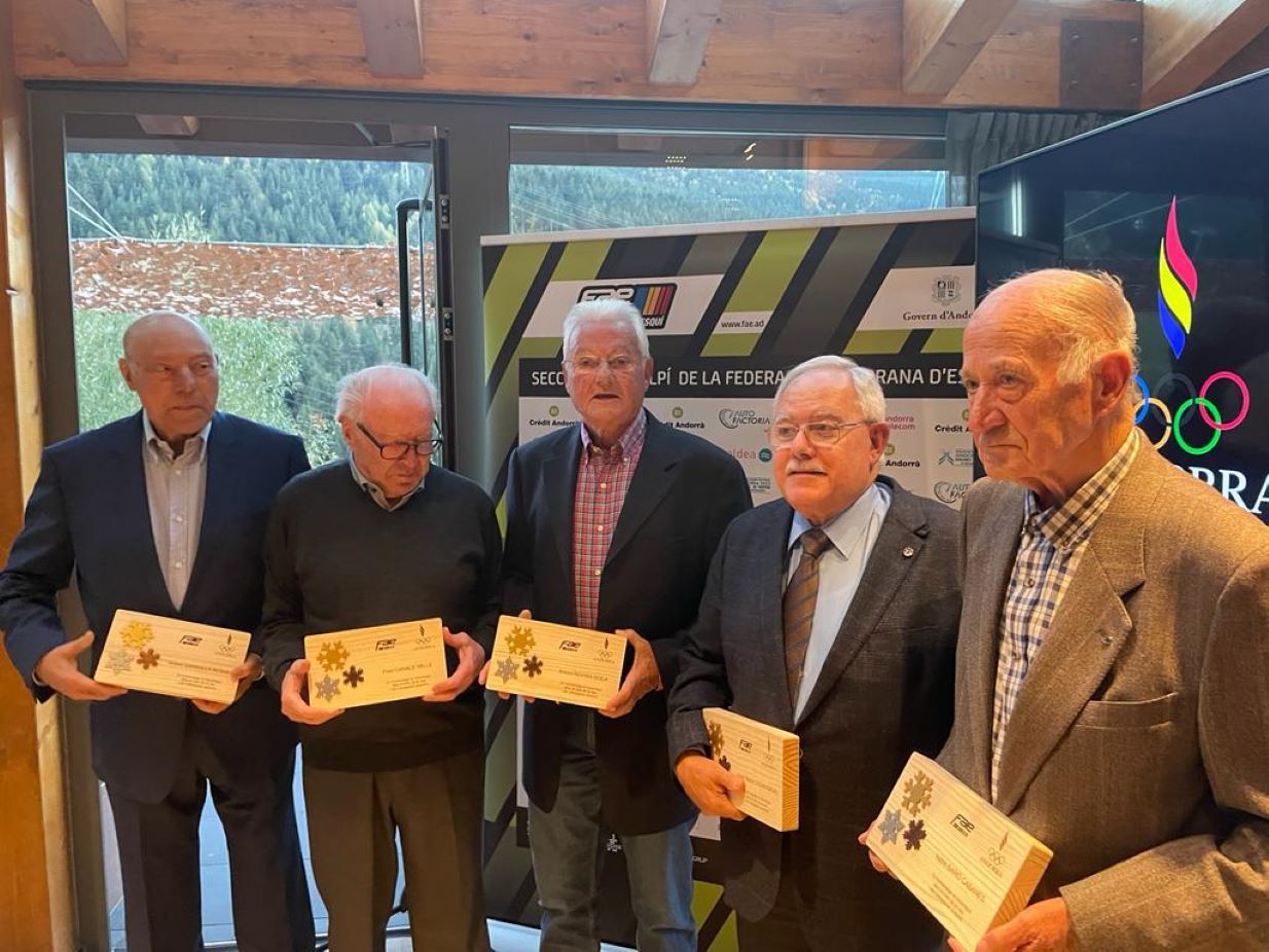 Garrallà, Canals, Rovira, Cosan i Baró durant l'acte.