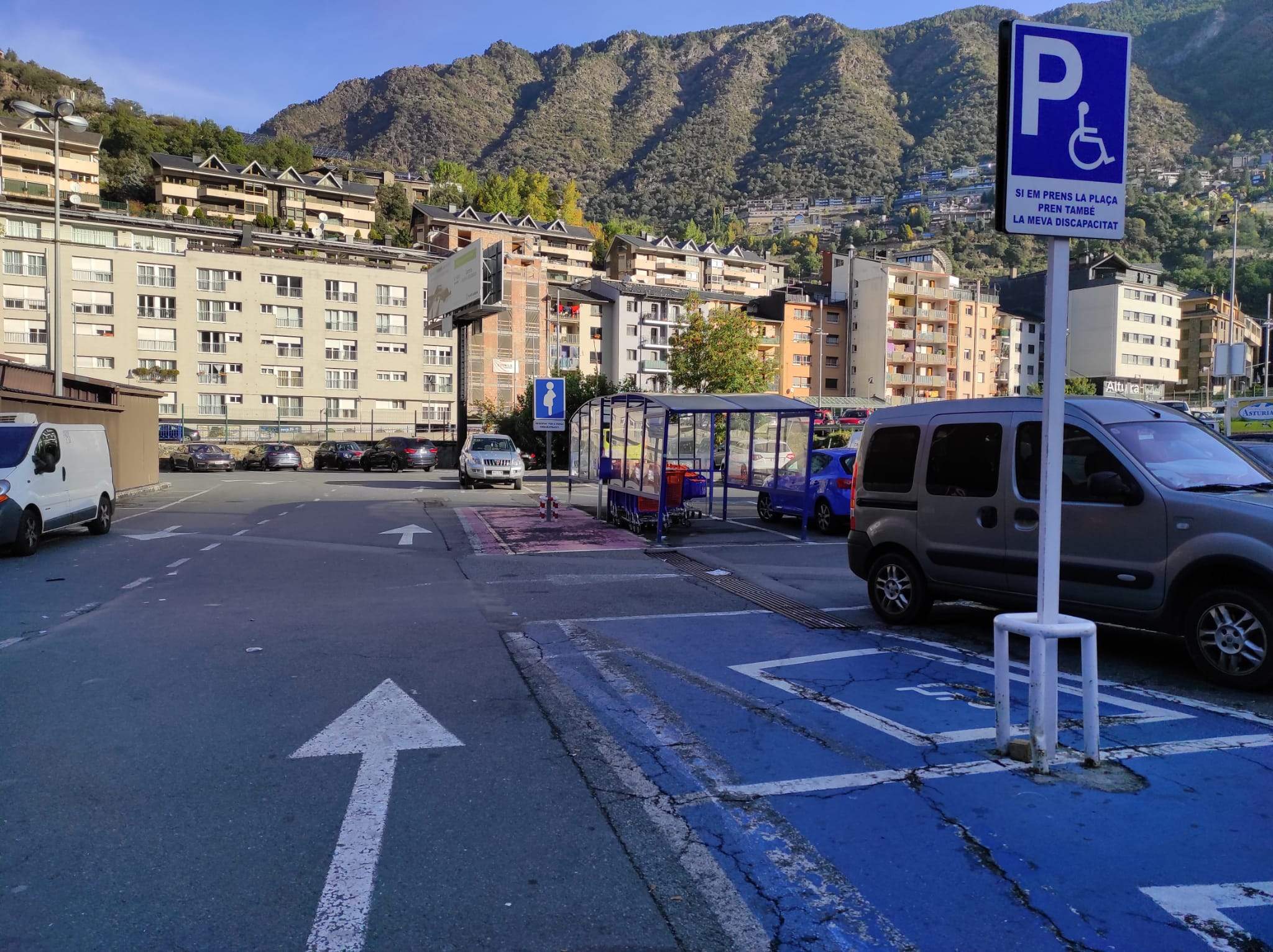 Els controls s'haurien fet en l'aparcament d'un conegut hipermercat del centre del país.