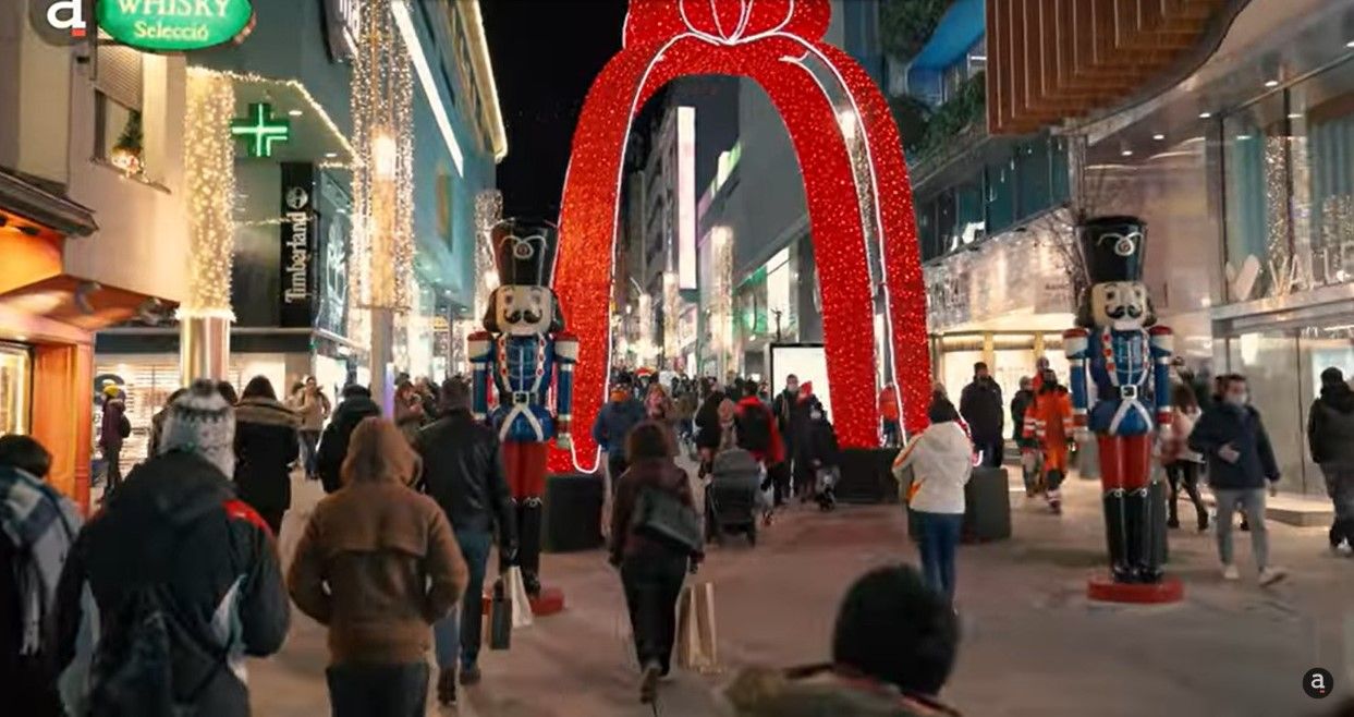 L'enllumenat de Nadal a l'avingunda Carlemany.