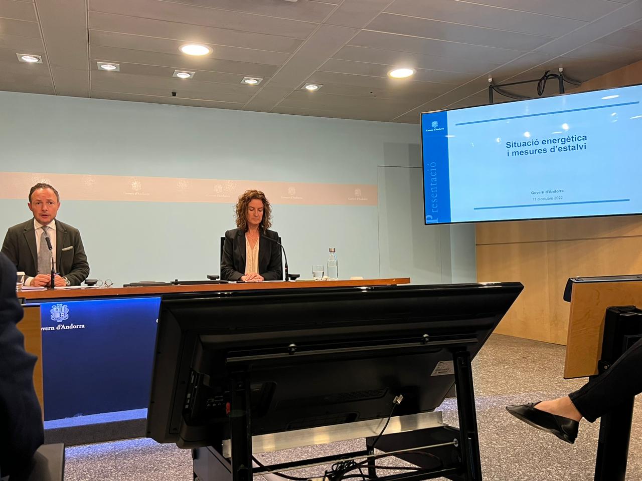 La ministra de Medi Ambient, Silvia Calvó, i el cap de Govern, Xavier Espot, durant l'anunci. La ministra de Medi Ambient, Silvia Calvó, i el cap de Govern, Xavier Espot, durant l'anunci.