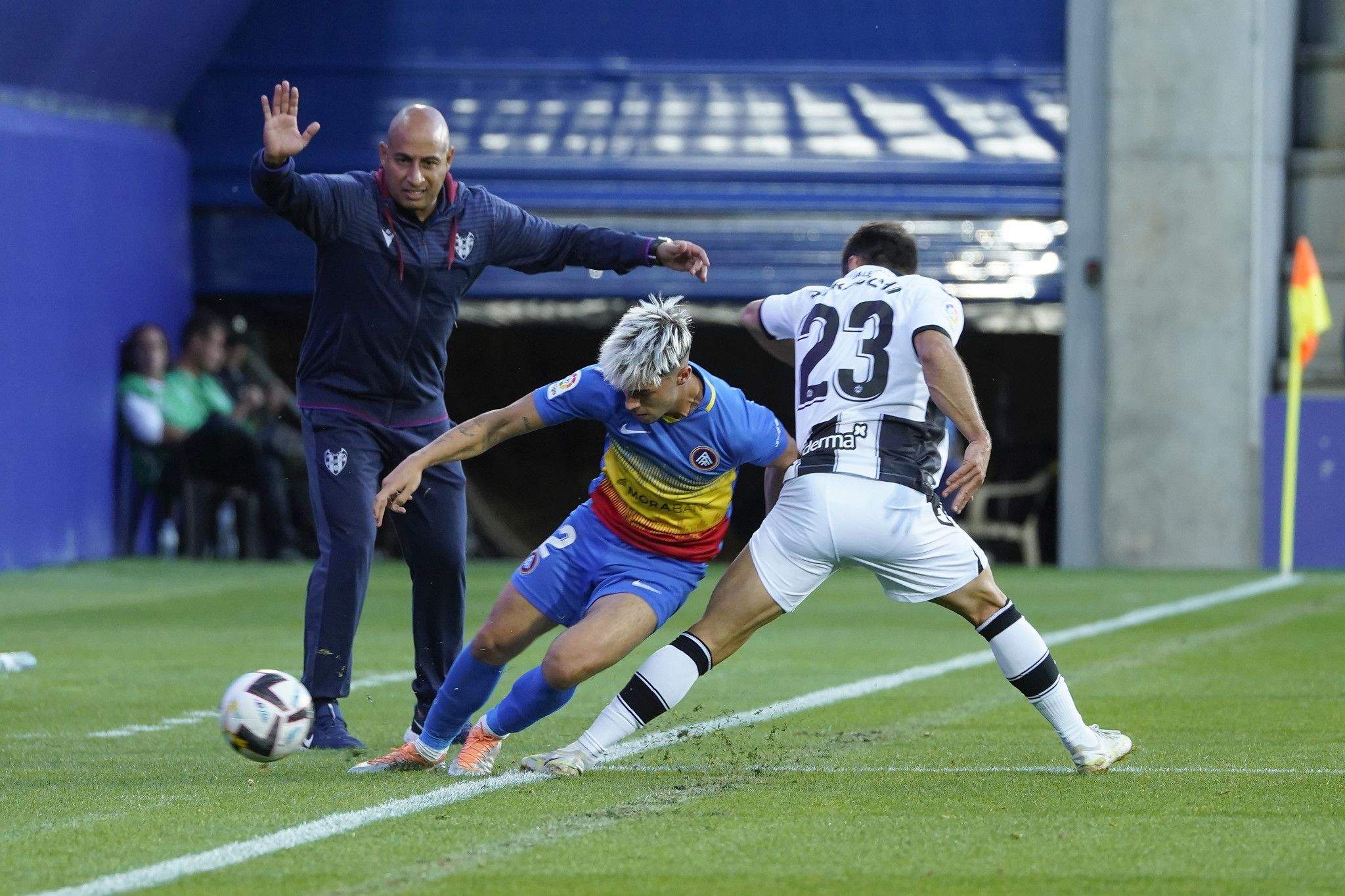 Un instant del duel al Nacional davant el Llevant.