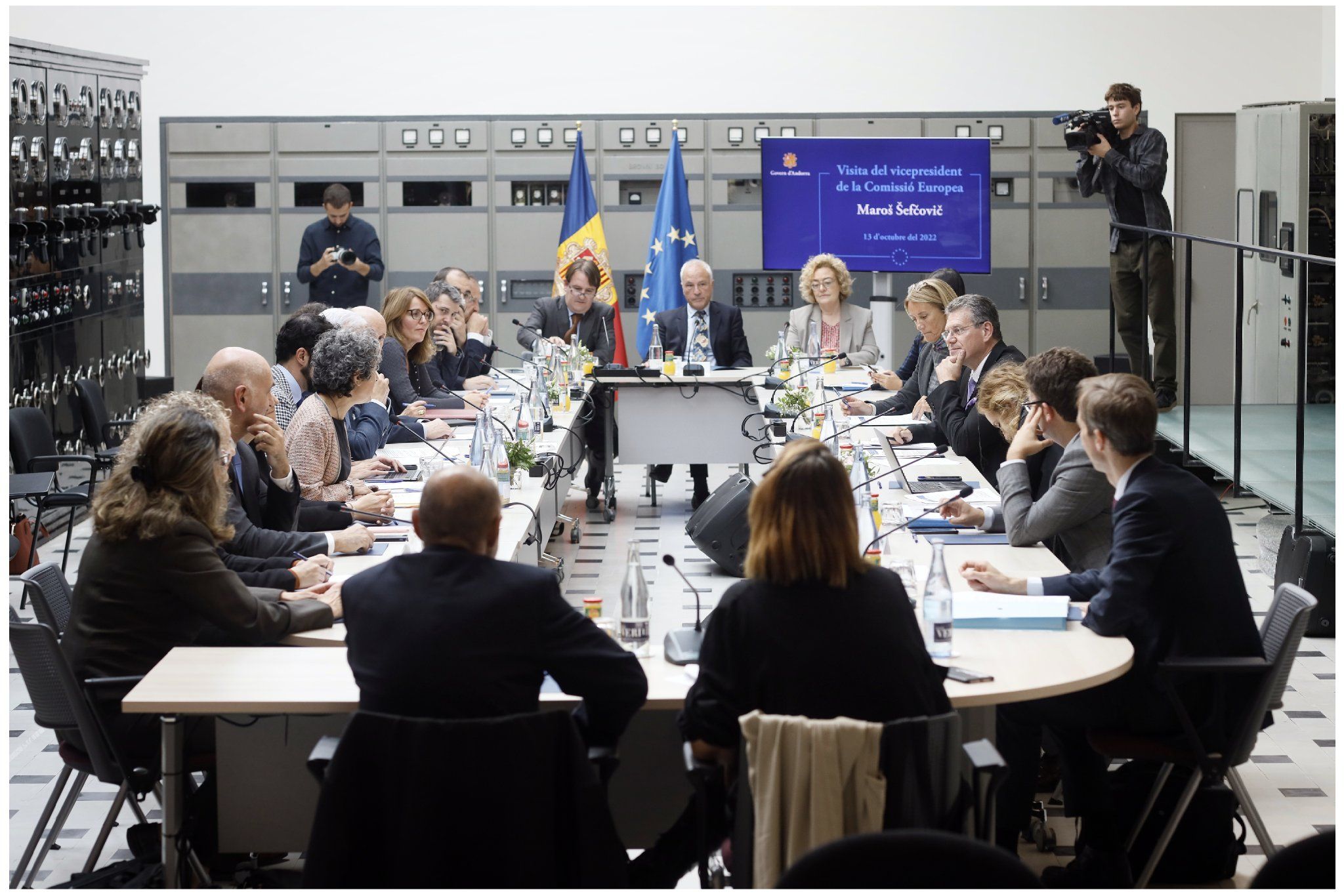 La reunió entre les delegacions s'ha fet a l'edifici de l'antiga Ràdio Andorra.