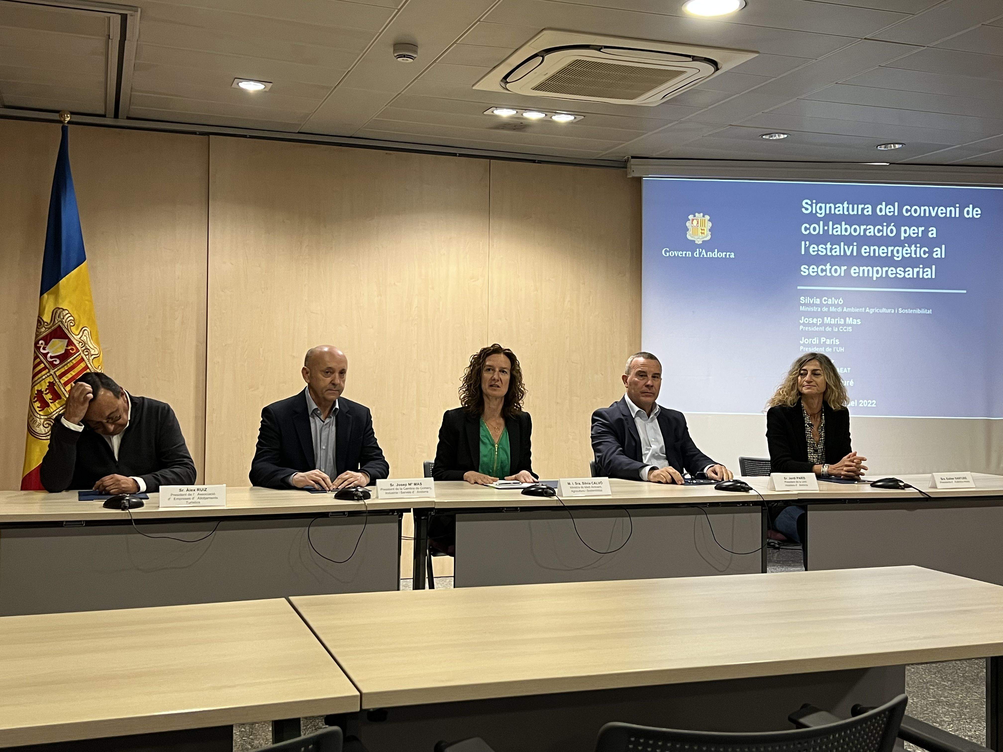 Moment de la signatura del conveni.