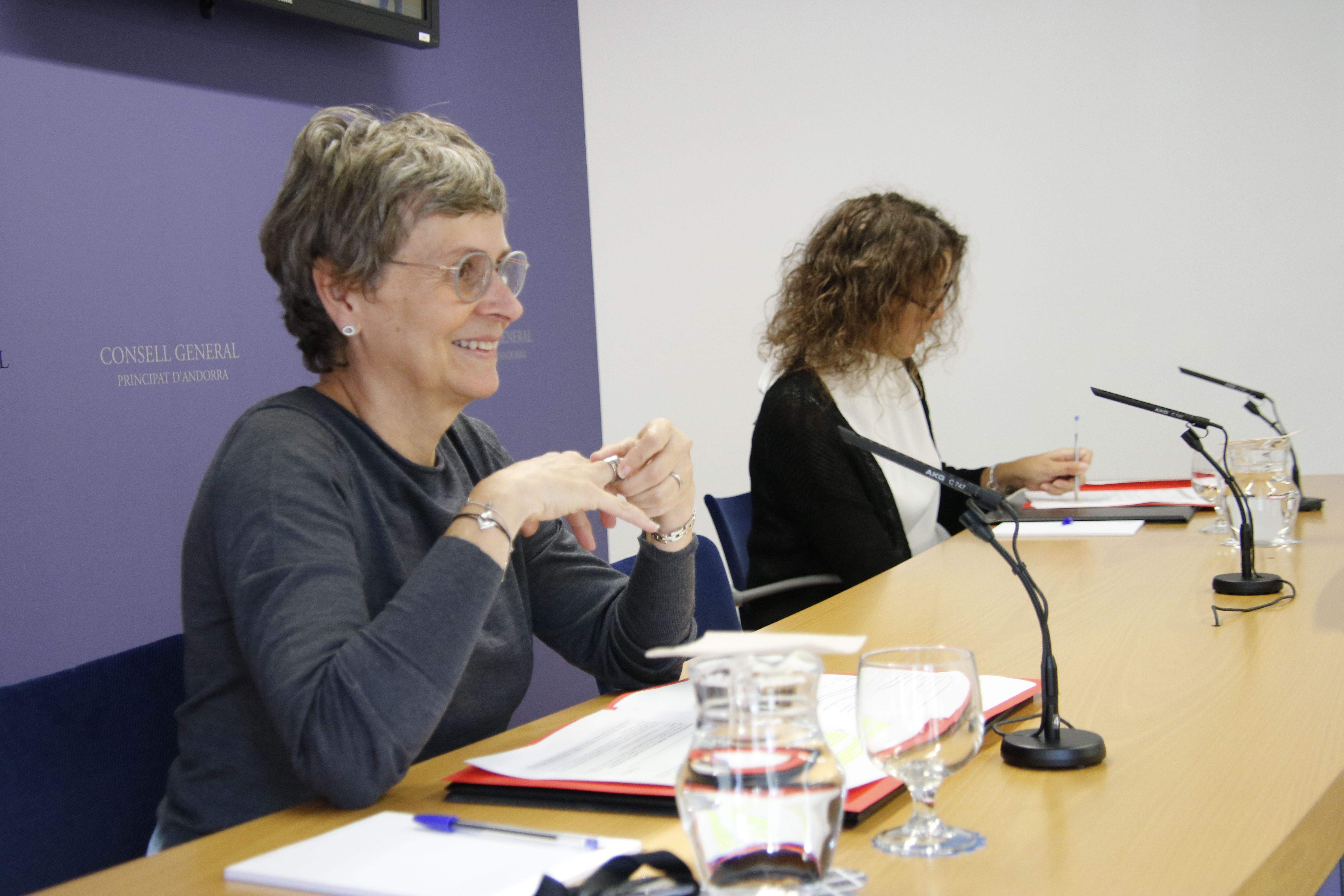 Susanna Vela, en primer terme, en una compareixença recent amb Judith Salazar.