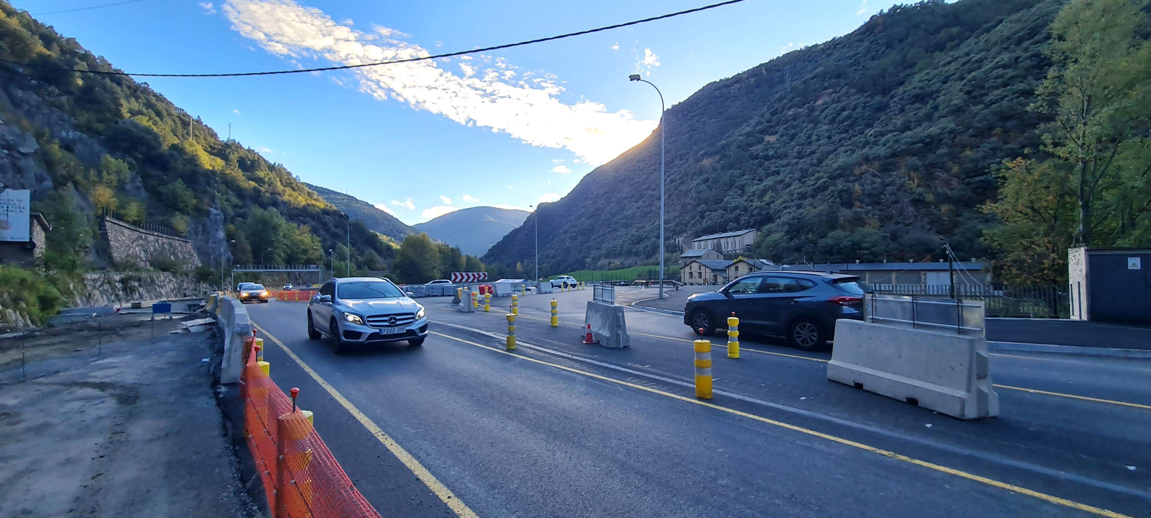 Els treballs de la rotonda han entrat en el seu darrer tram. Els treballs de la rotonda han entrat en el seu darrer tram.