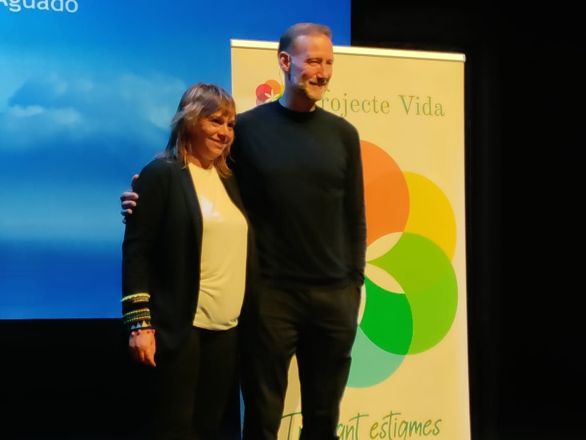 La presidenta de Projecte Vida, Eva Tenorio i Pedro García Aguado abans de la conferència.