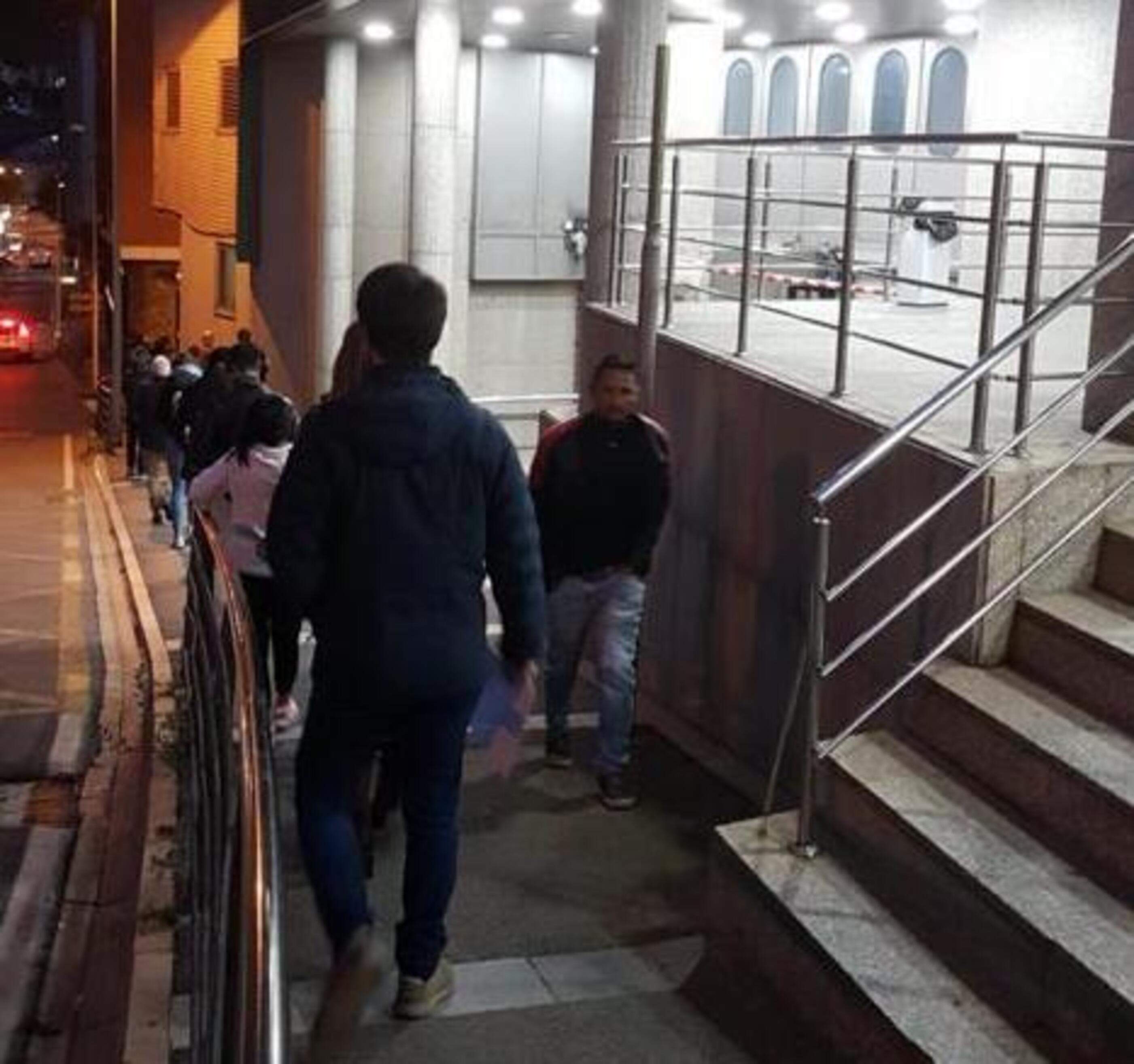 Cua a Immigració durant l'hivern passat.