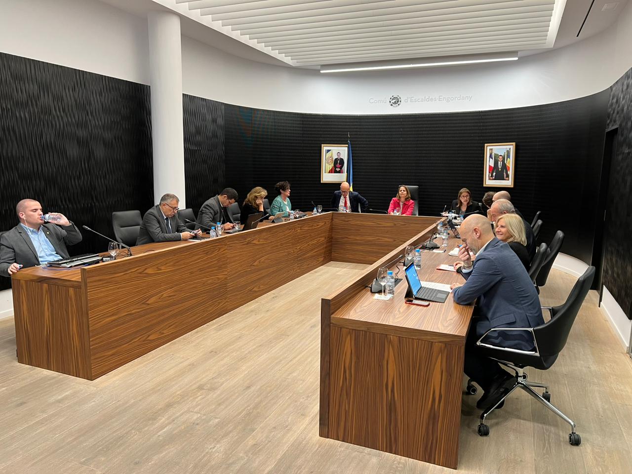 Instants previs a la sessió de consell de comú d'Escaldes.