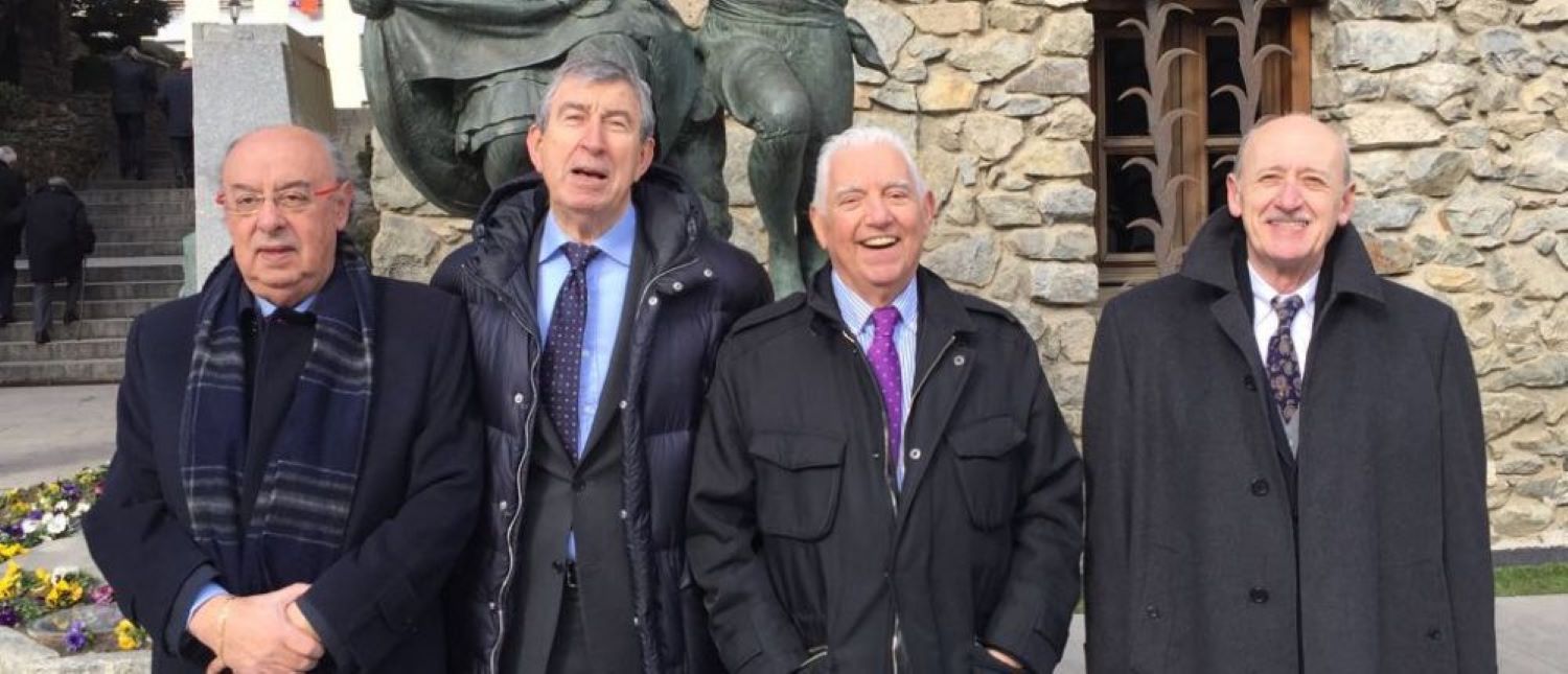 Cases, el primer a l'esquerra, amb Albert Pintat, Joan Jordi i el també desaparegut Joan Obiols.