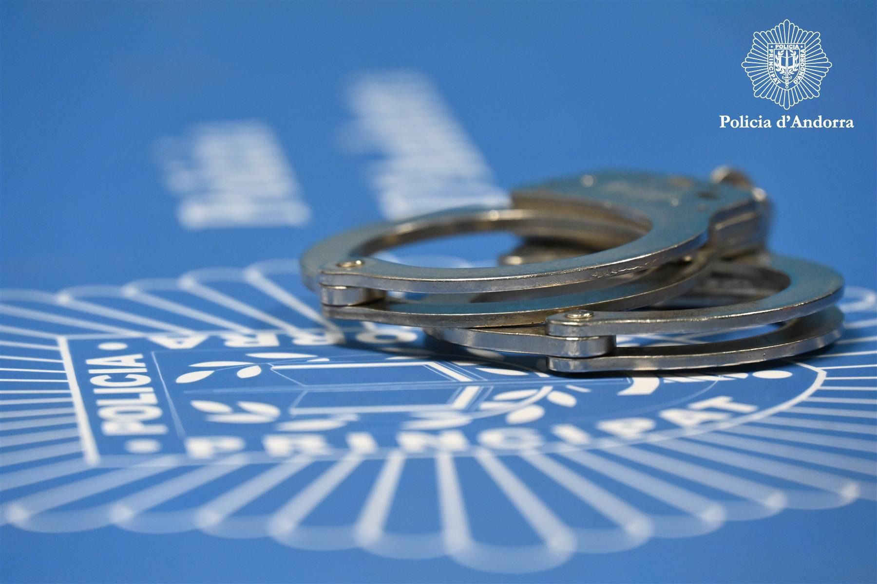 Una imatge d'unes manilles policials.