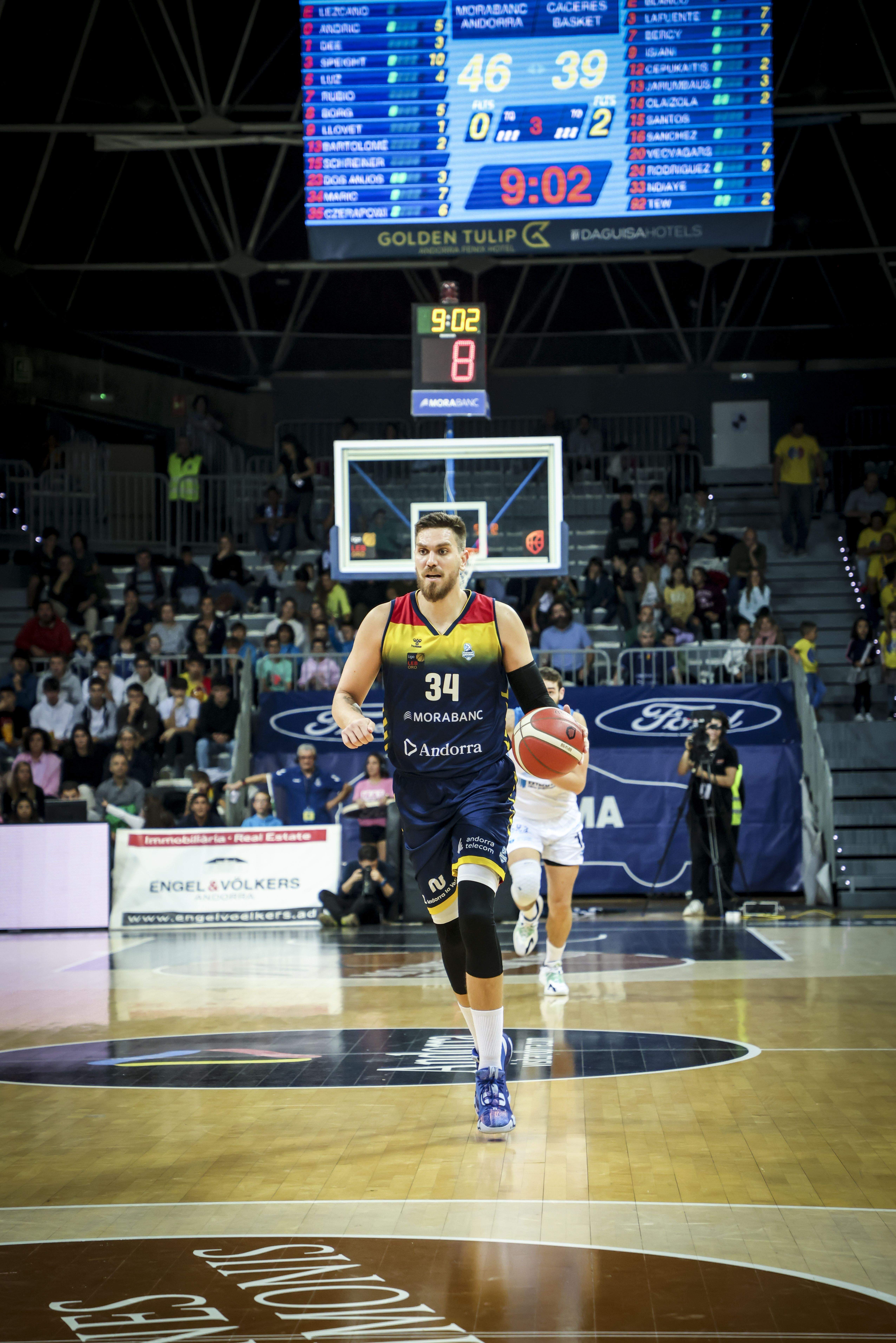 Marin Maric en un dels partits al poliesportiu d'Andorra.