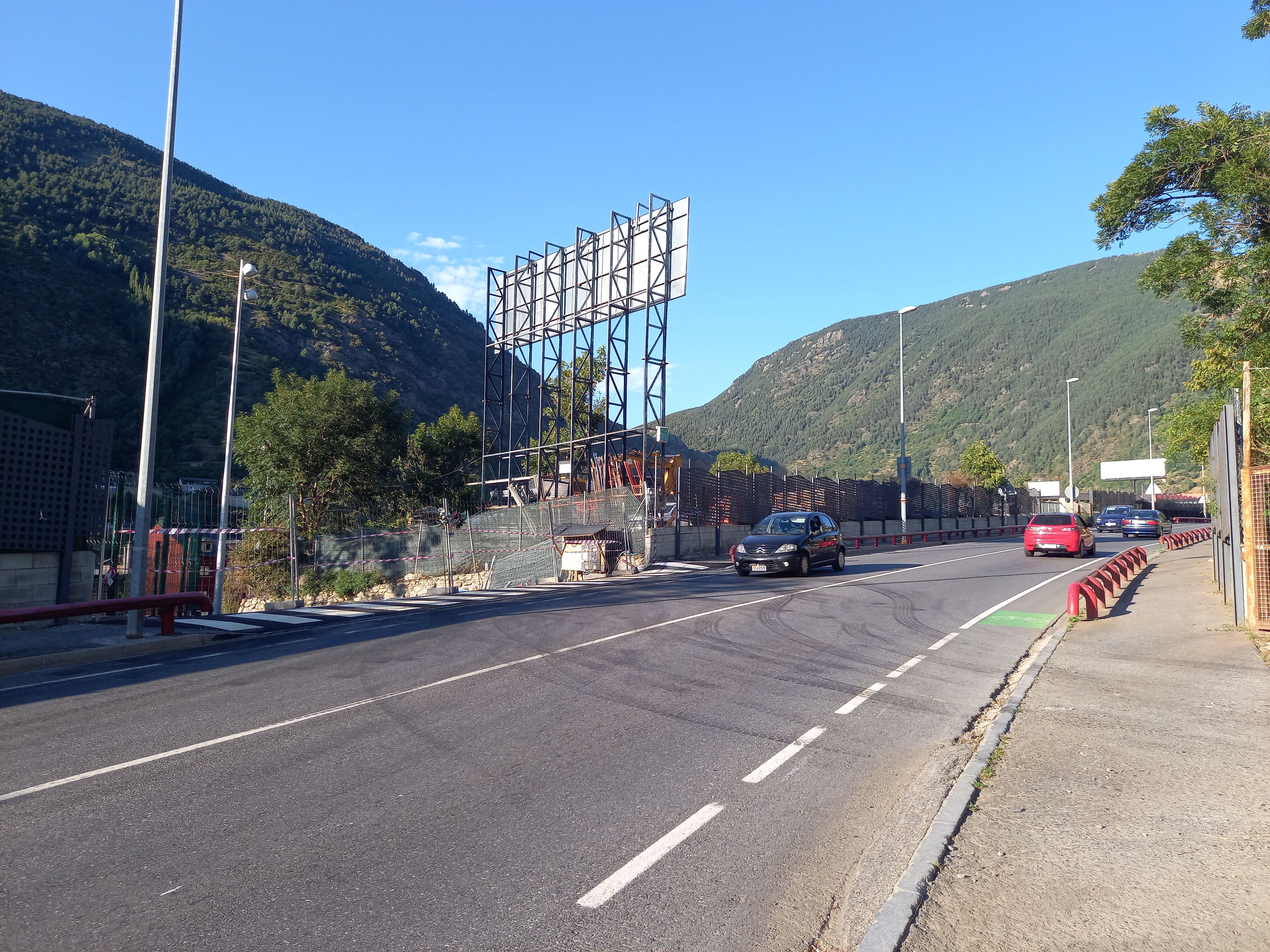 La zona on anirà la rotonda, abans de l'obertura de l'aparcament del carrer de la Vena.