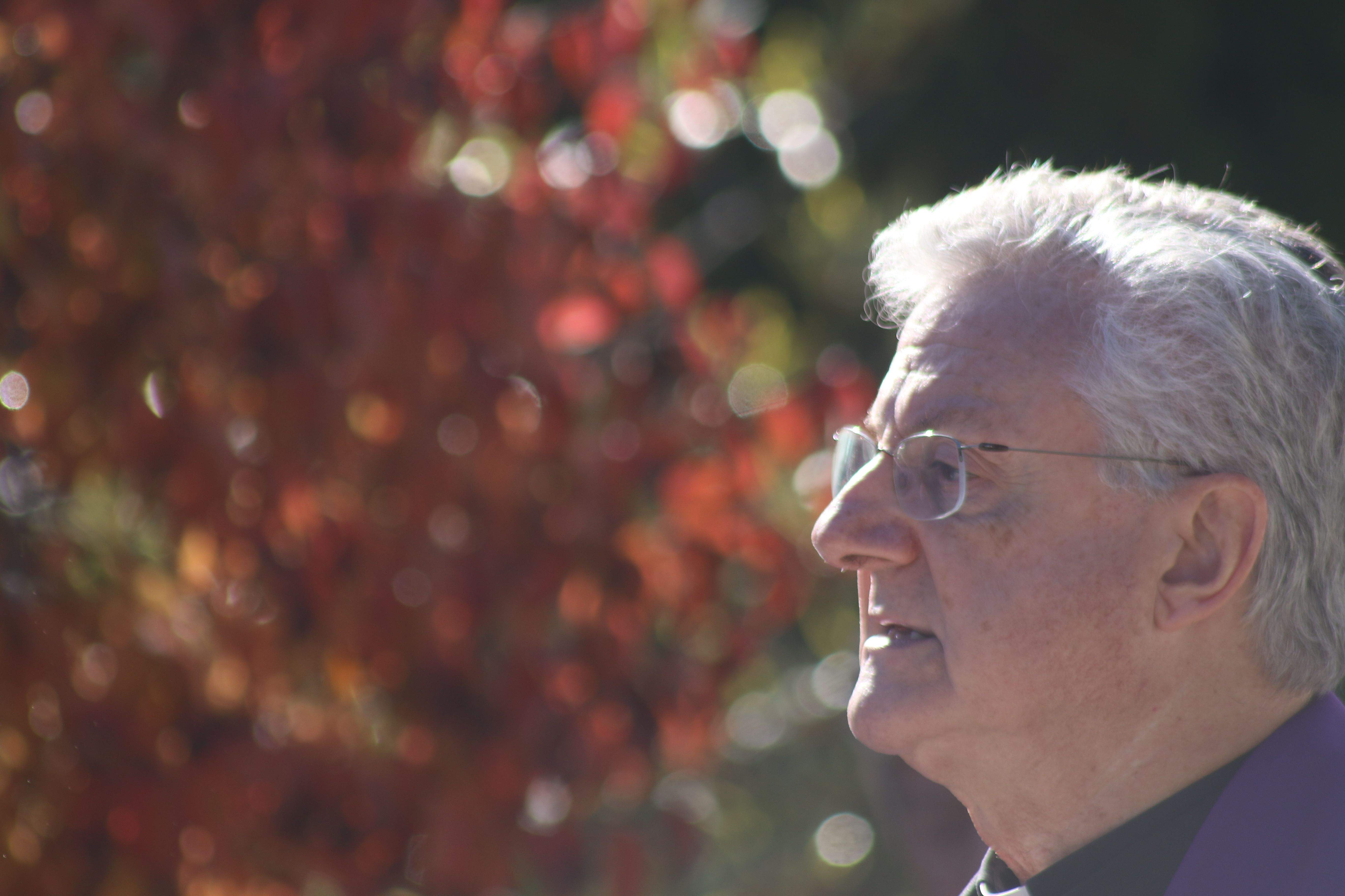 Joan-Enric Vives en pregària a la Massana. Joan-Enric Vives en pregària a la Massana.