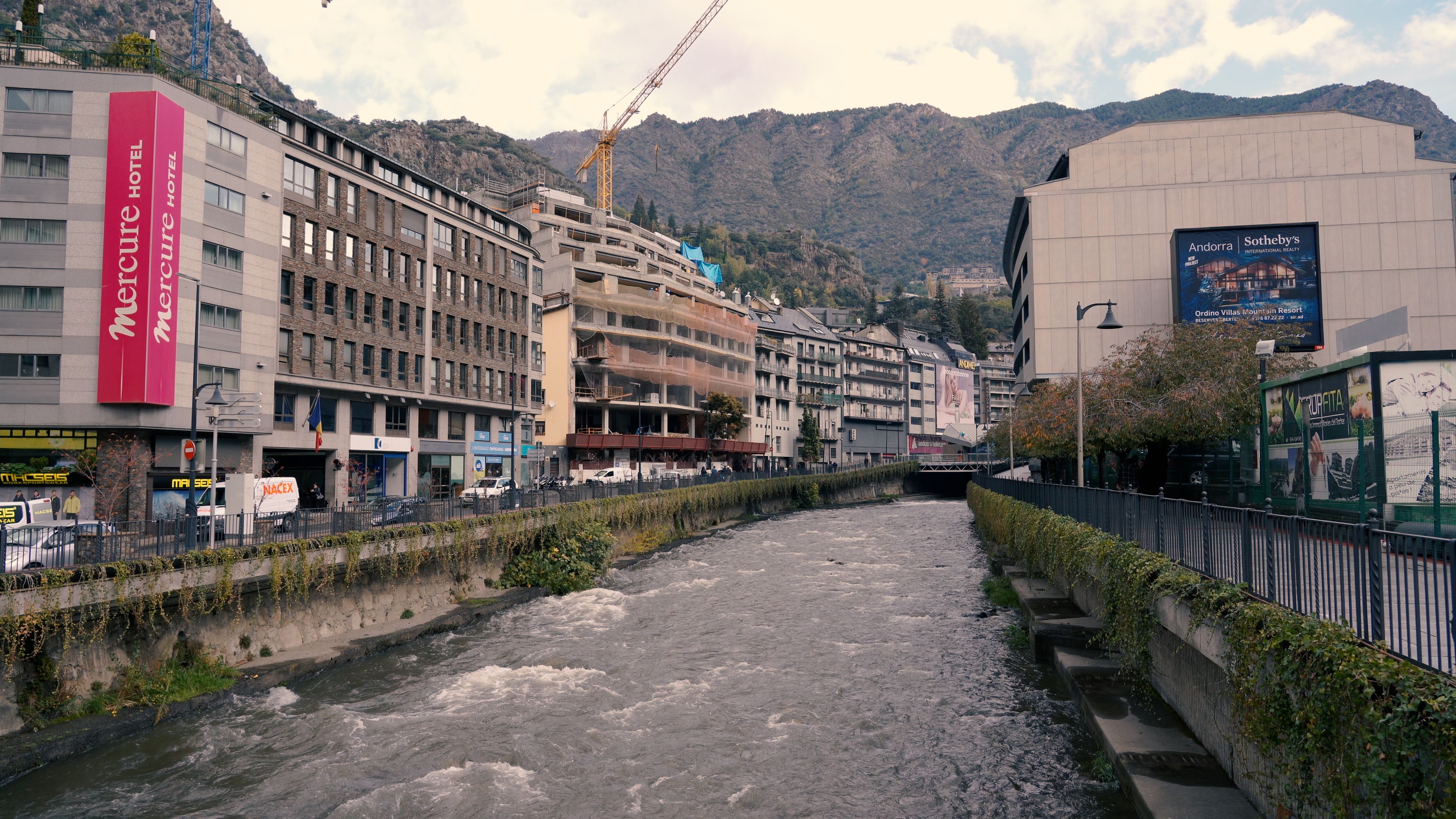 87 STILL AIGUATS COM