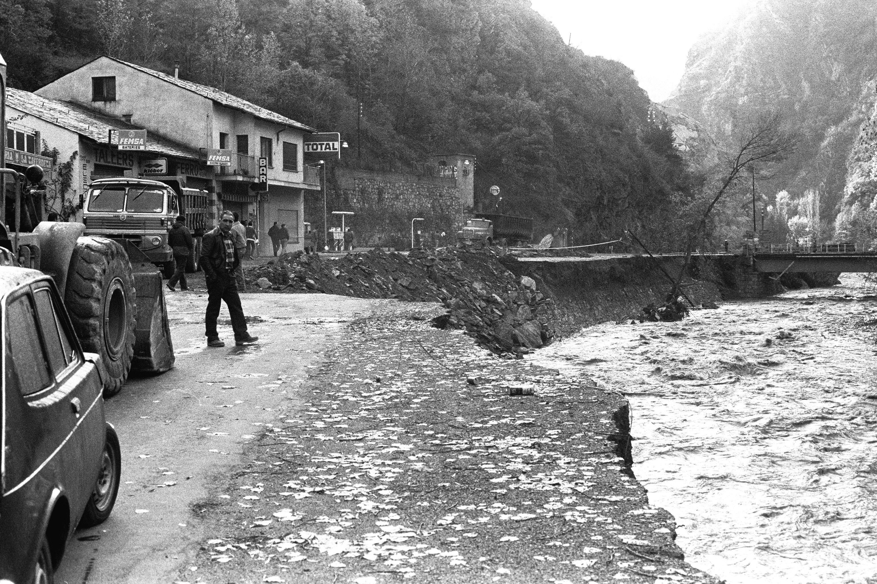 Estat en què es trobava la CG-1 a l'altura de la Font del Ferro, a Sant Julià. Estat en què es trobava la CG-1 a l'altura de la Font del Ferro, a Sant Julià.