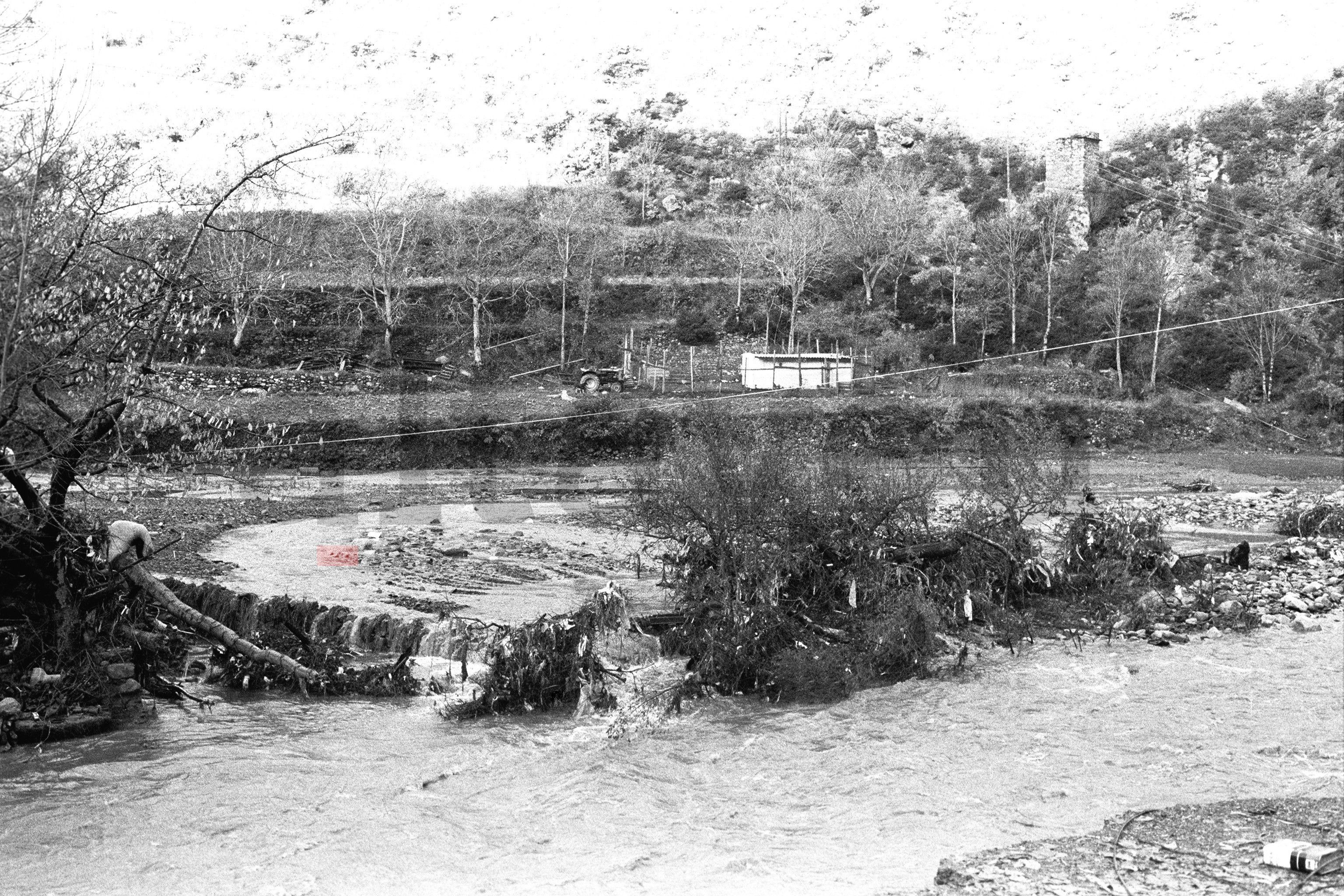 Estat del riu a la zona d'Aixovall. Estat del riu a la zona d'Aixovall.