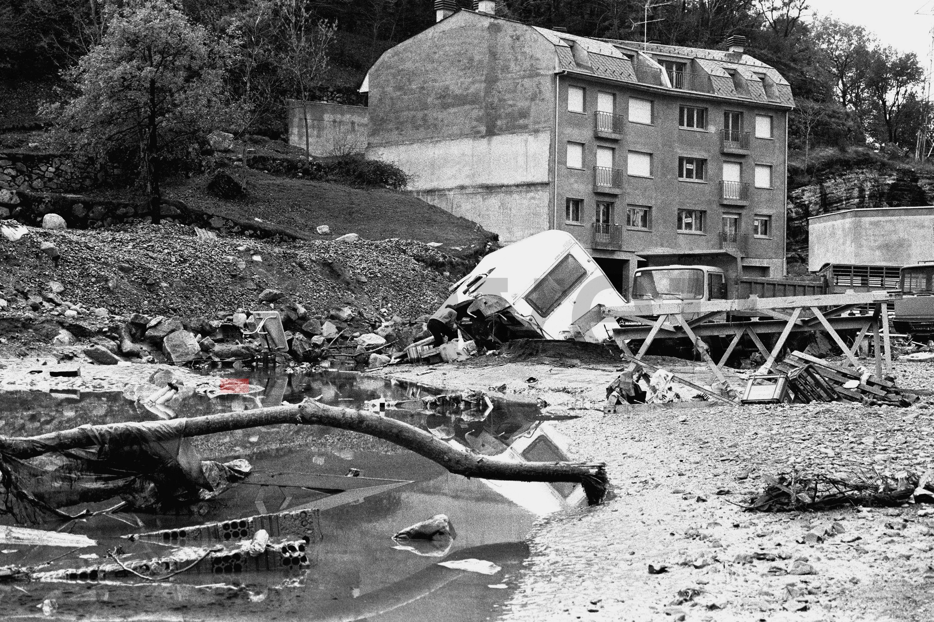 Estat que presentava un espai que queda on l'avinguda Tarragona i l'inici de la zona dels Marginets, al carrer Esteve Dolsa. Estat que presentava un espai que queda on l'avinguda Tarragona i l'inici de la zona dels Marginets, al carrer Esteve Dolsa.