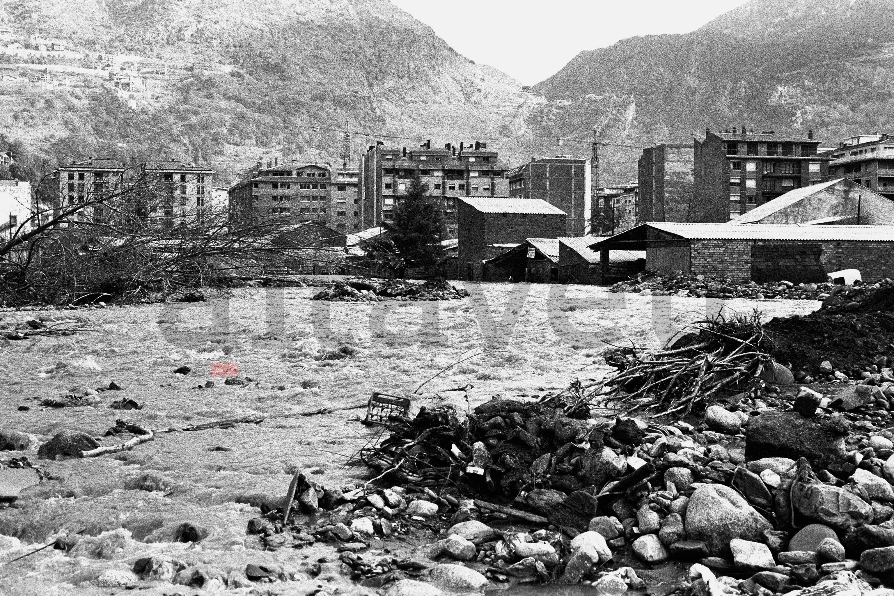 El riu a la zona on hi havia el camp de l'FC Andorra llavors. El riu a la zona on hi havia el camp de l'FC Andorra llavors.