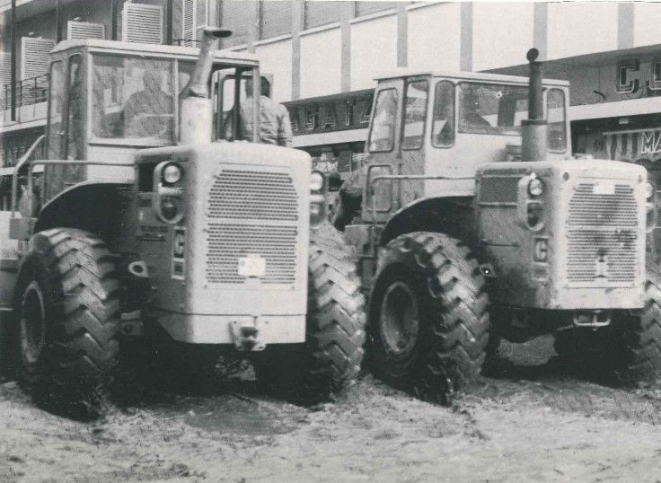 Màquines treballant a l'Escale. Màquines treballant a l'Escale.