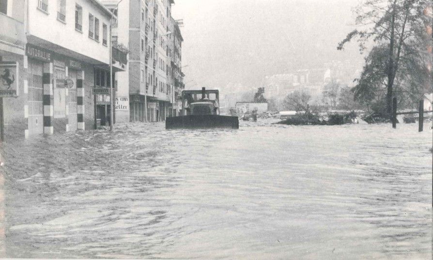 Una imatge de l'avinguda Tarragona inundada per l'aigua. Una imatge de l'avinguda Tarragona inundada per l'aigua.
