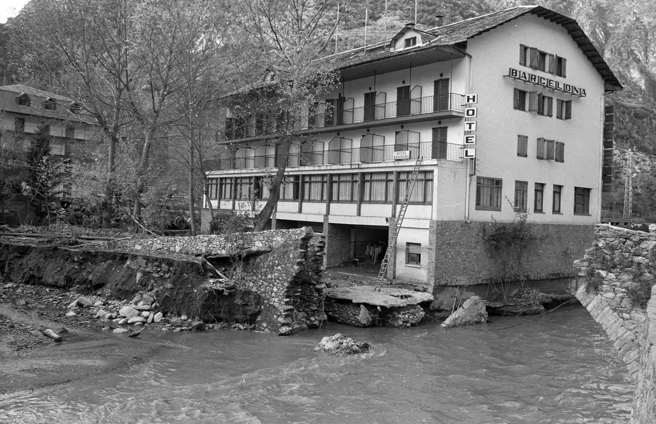 Situació a l'Hotel Barcelona, a la carretera que portava cap a Aixovall. Situació a l'Hotel Barcelona, a la carretera que portava cap a Aixovall.