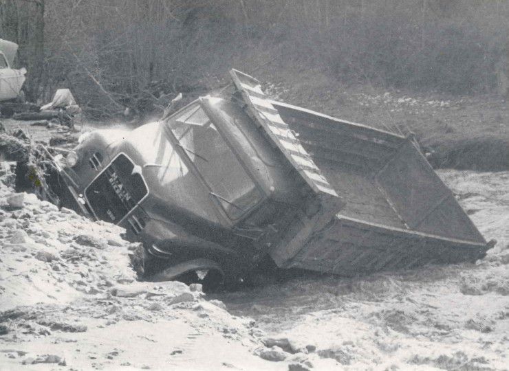 Un camió arrossegat. Un camió arrossegat.