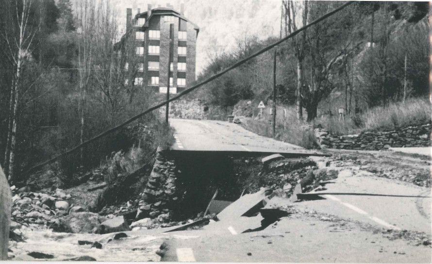 Una vista de l'estat de la carretera d'Arinsal. Una vista de l'estat de la carretera d'Arinsal.