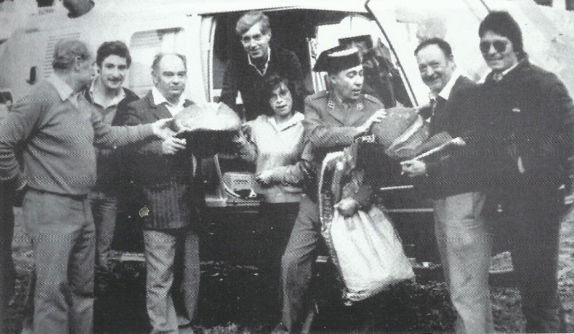 Liurament de pans a Os de Civís. Liurament de pans a Os de Civís.