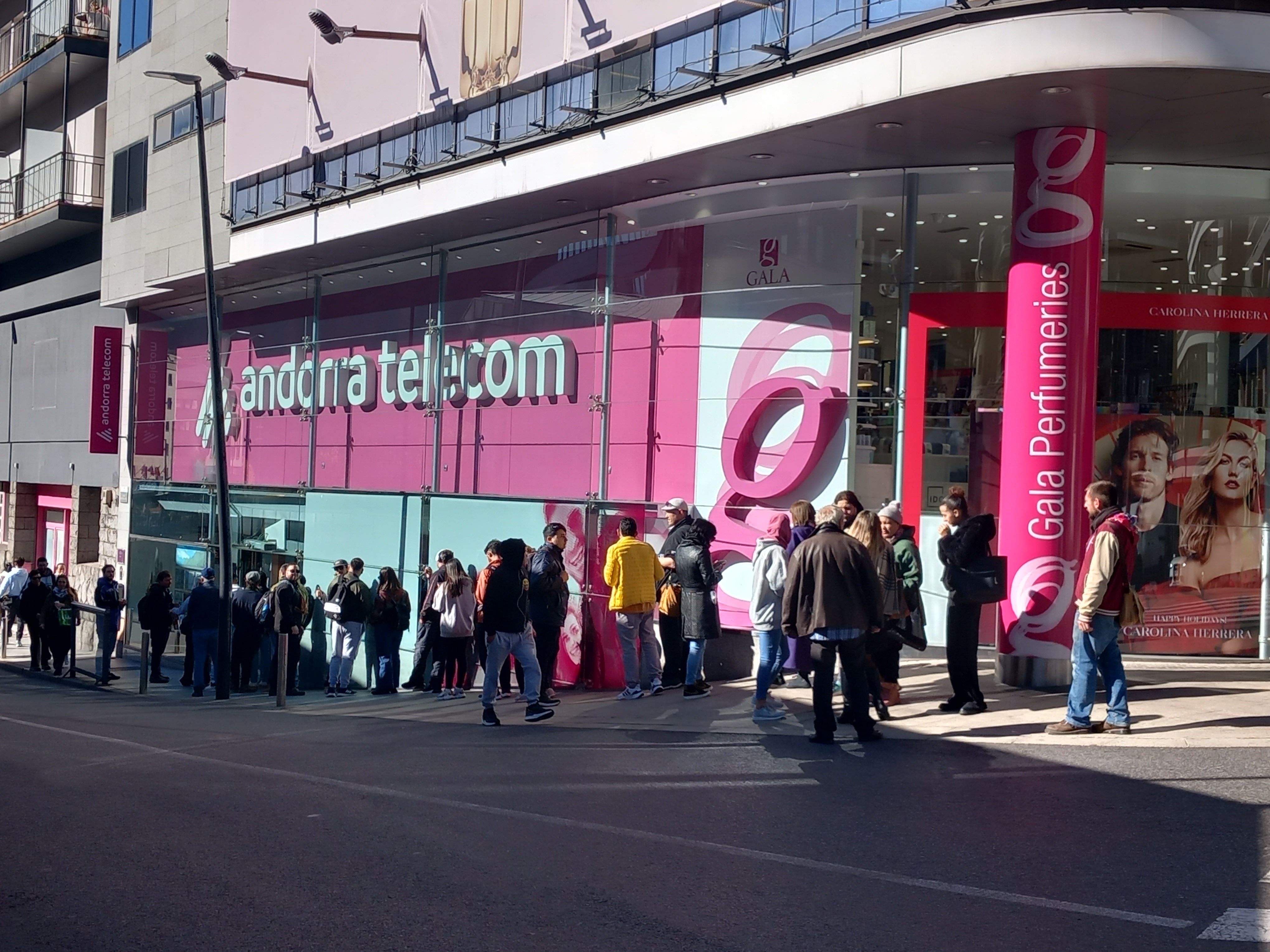 Cua de temporers a Andorra Telecom.