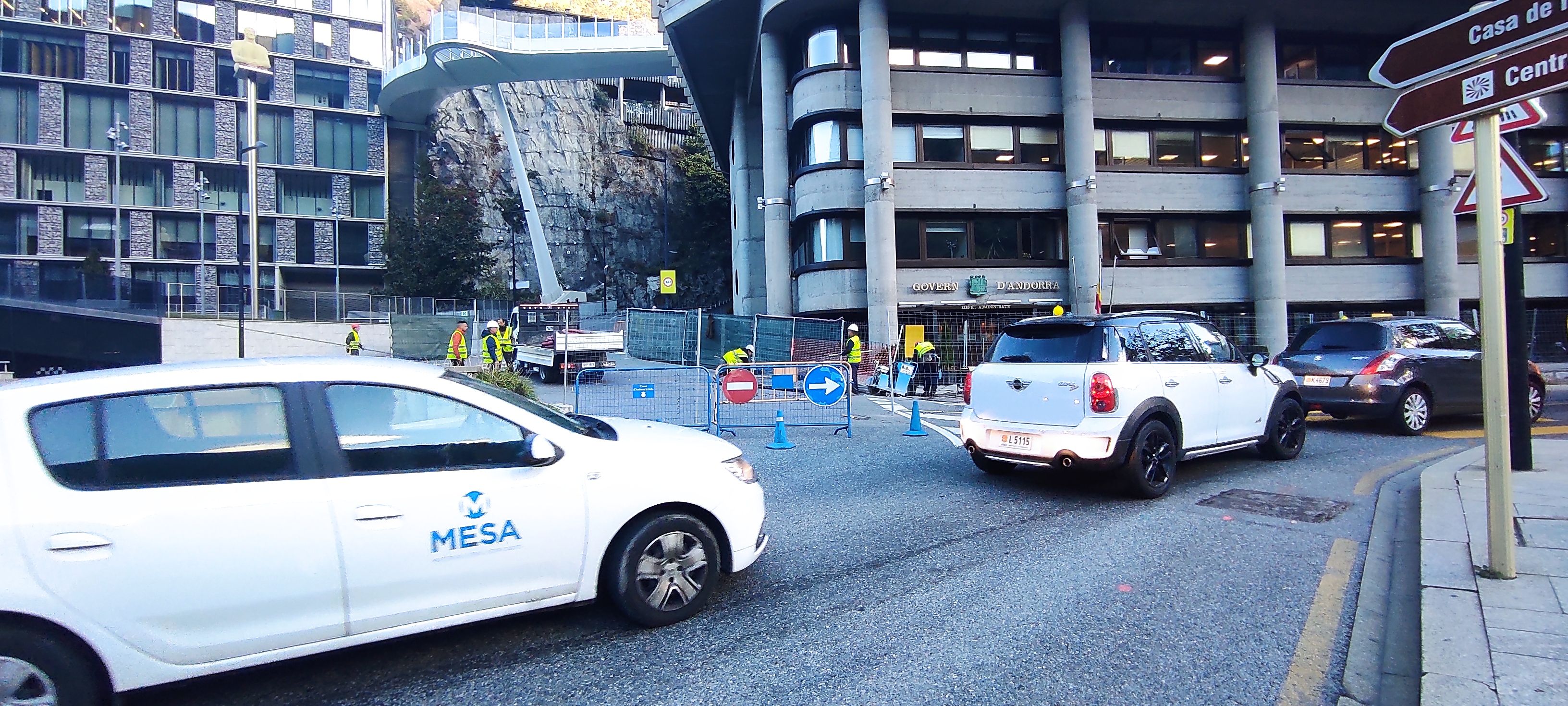 A la rotonda de Govern cal tirar obligatòriament cap a Prat de la Creu en direcció a Escaldes.