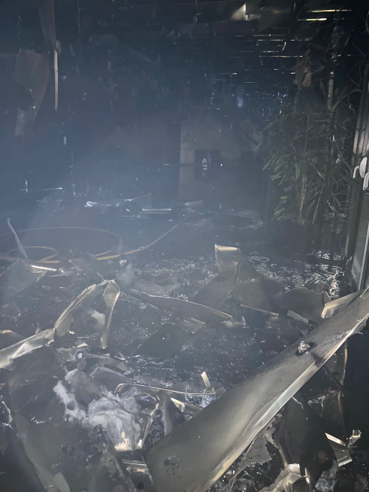 Una foto del vestíbul del centre cultural, cremat. Una foto del vestíbul del centre cultural, cremat.