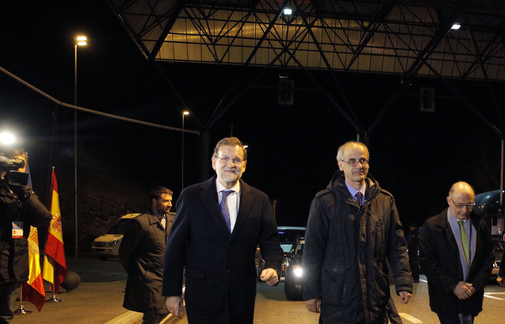 Mariano Rajoy arribant a Andorra per la frontera del riu Runer.
