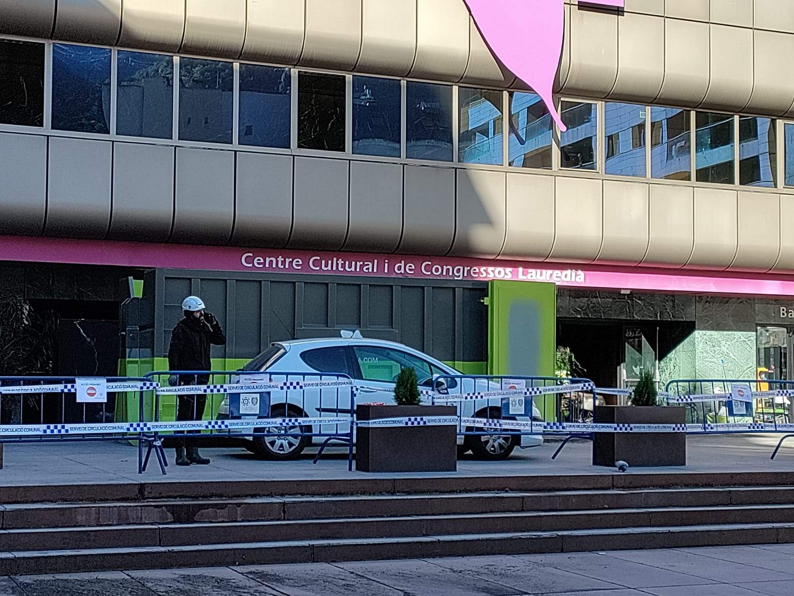 El Centre Cultural aquest dijous amb el contenidor per recollir la ferralla.