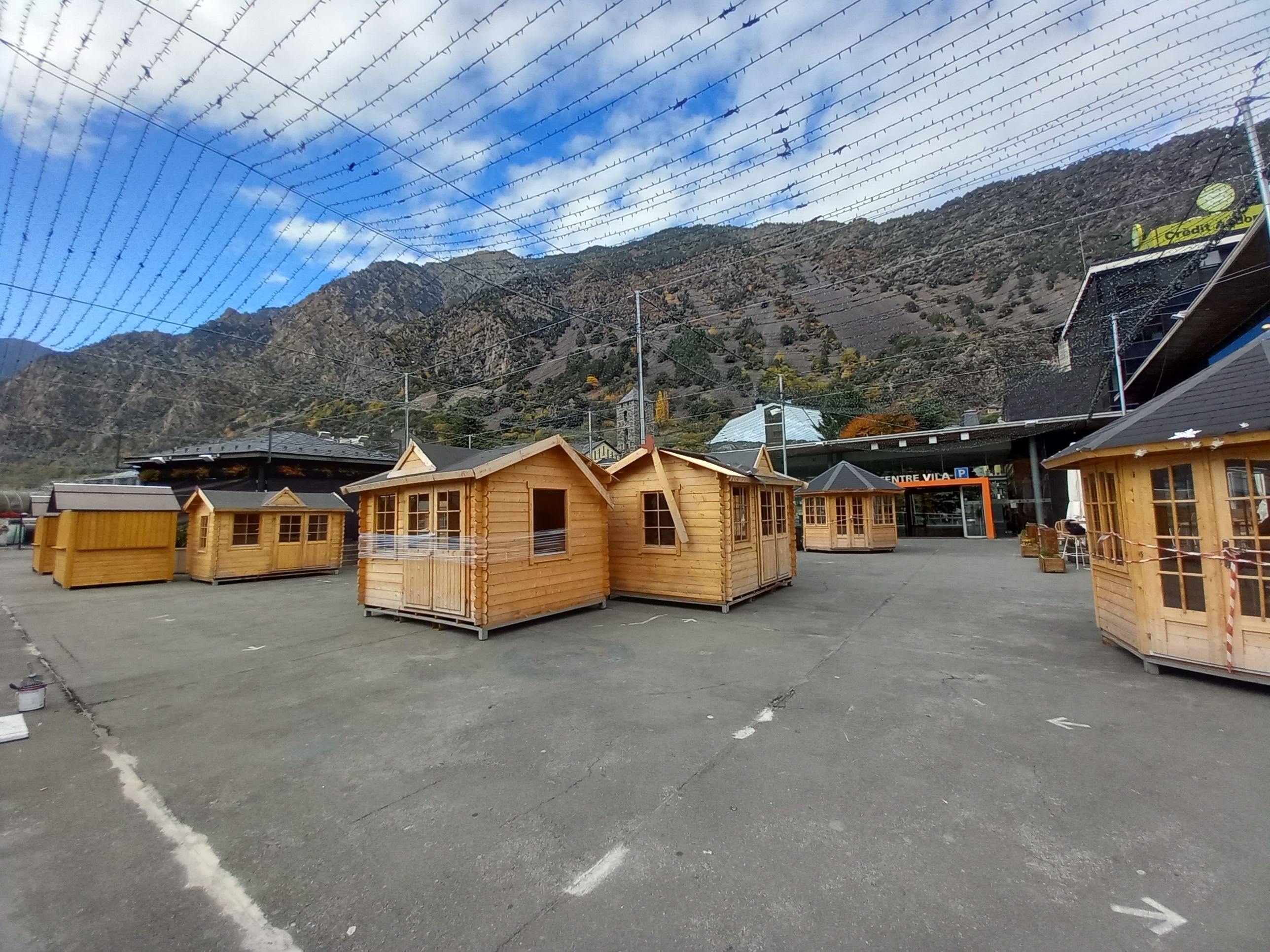 Les casetes tradicionals del Poblet de Nadal ja tornen a fer acte de presència.