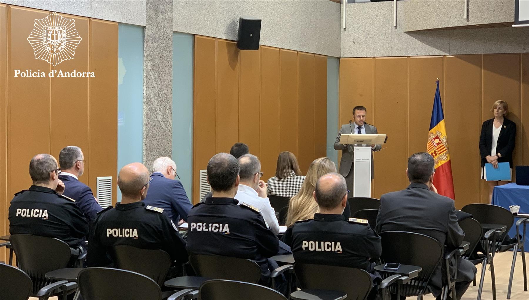 Leon donant el tret de sortida a la jornada formativa.