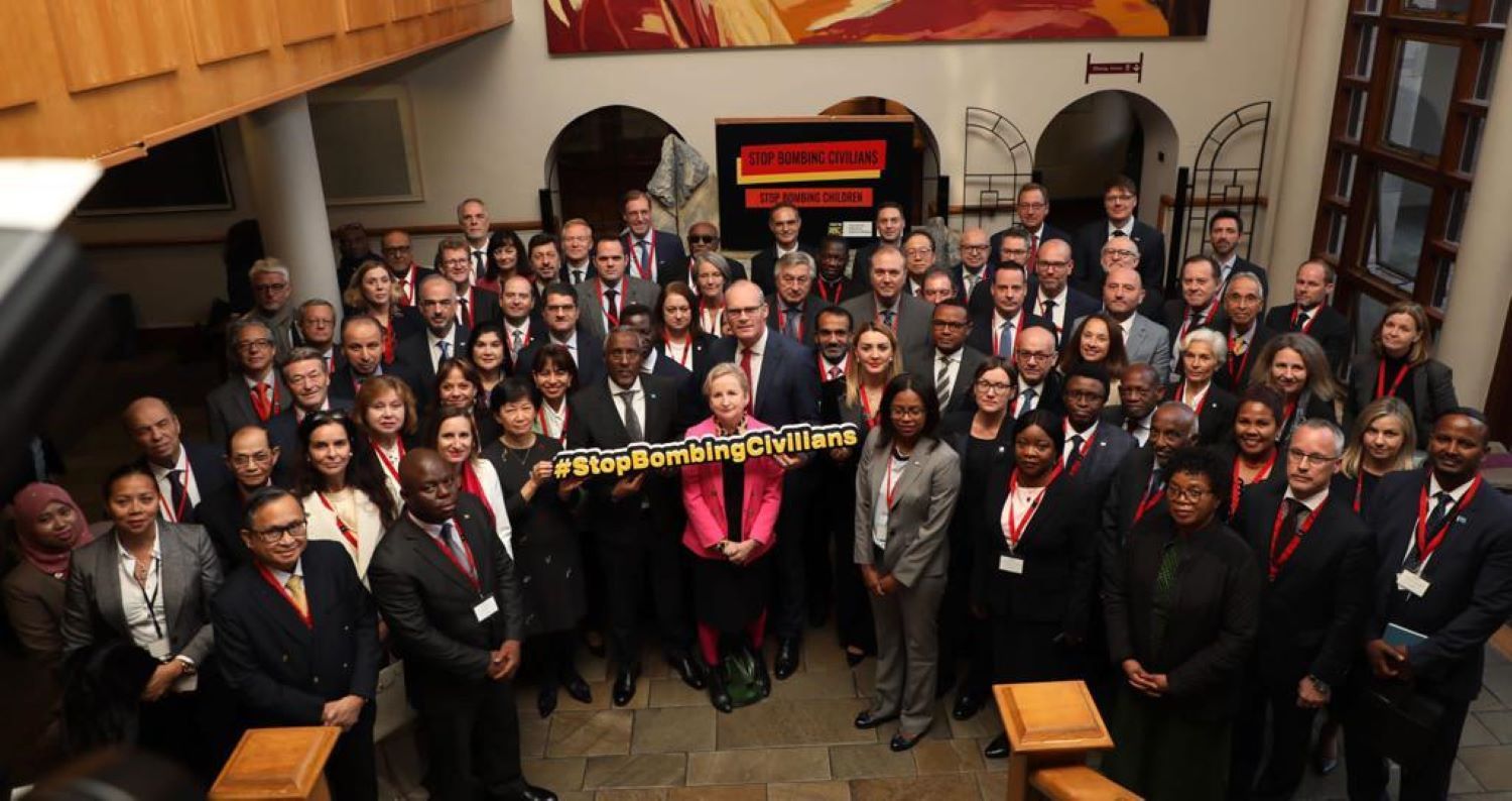 Fotografia de grup dels representants assistents a la conferència.