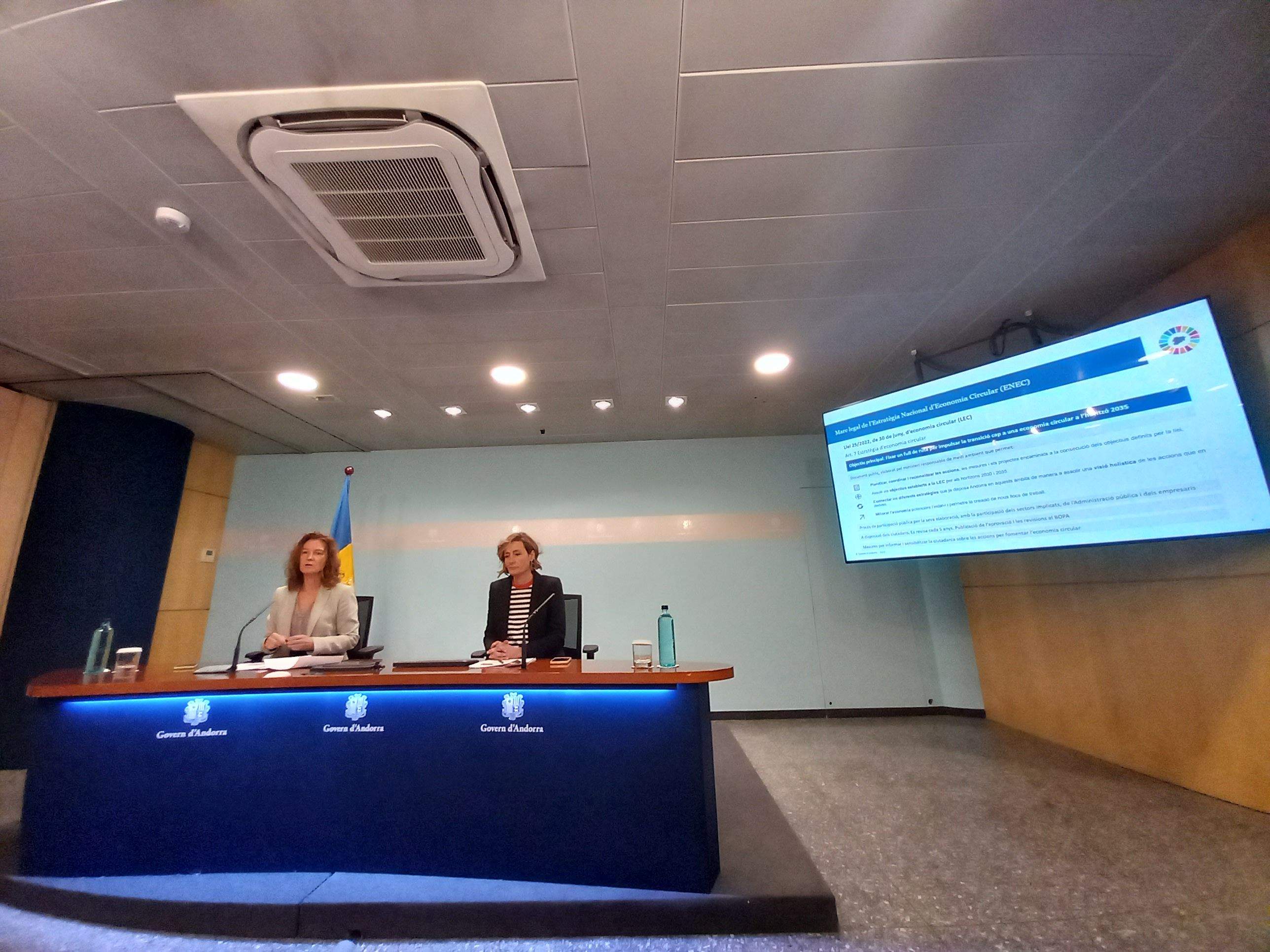 Sílvia Calvó i Sílvia Ferrer en la presentació de l'estratègia sobre l'economia circular.