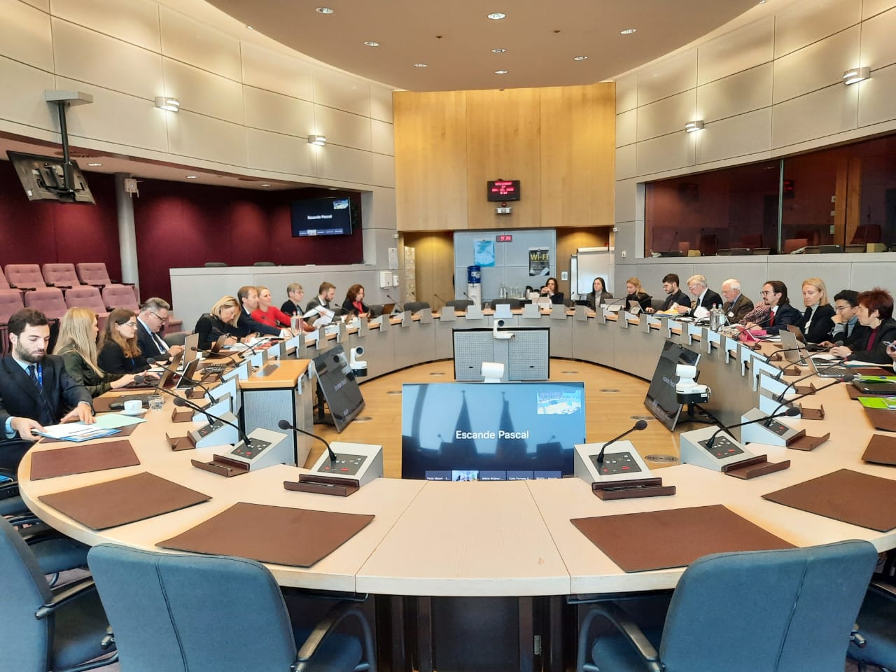 Una imatge de la taula de negociació a la Comissió Europea.