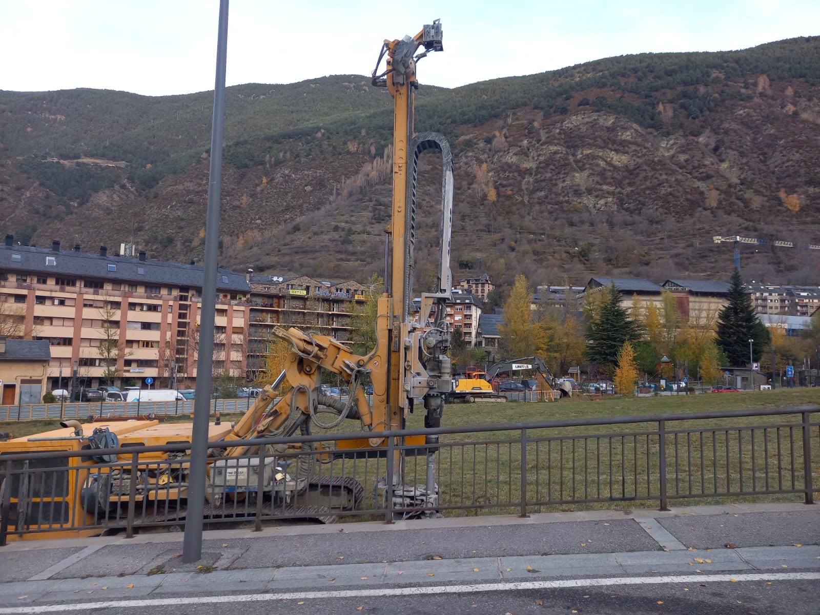 Maquinària a la parcel·la on anirà el futur River. Maquinària a la parcel·la on anirà el futur River.