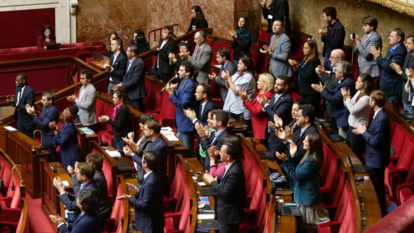 L'aprovació ha estat acollida aquest dijous amb aplaudiments.